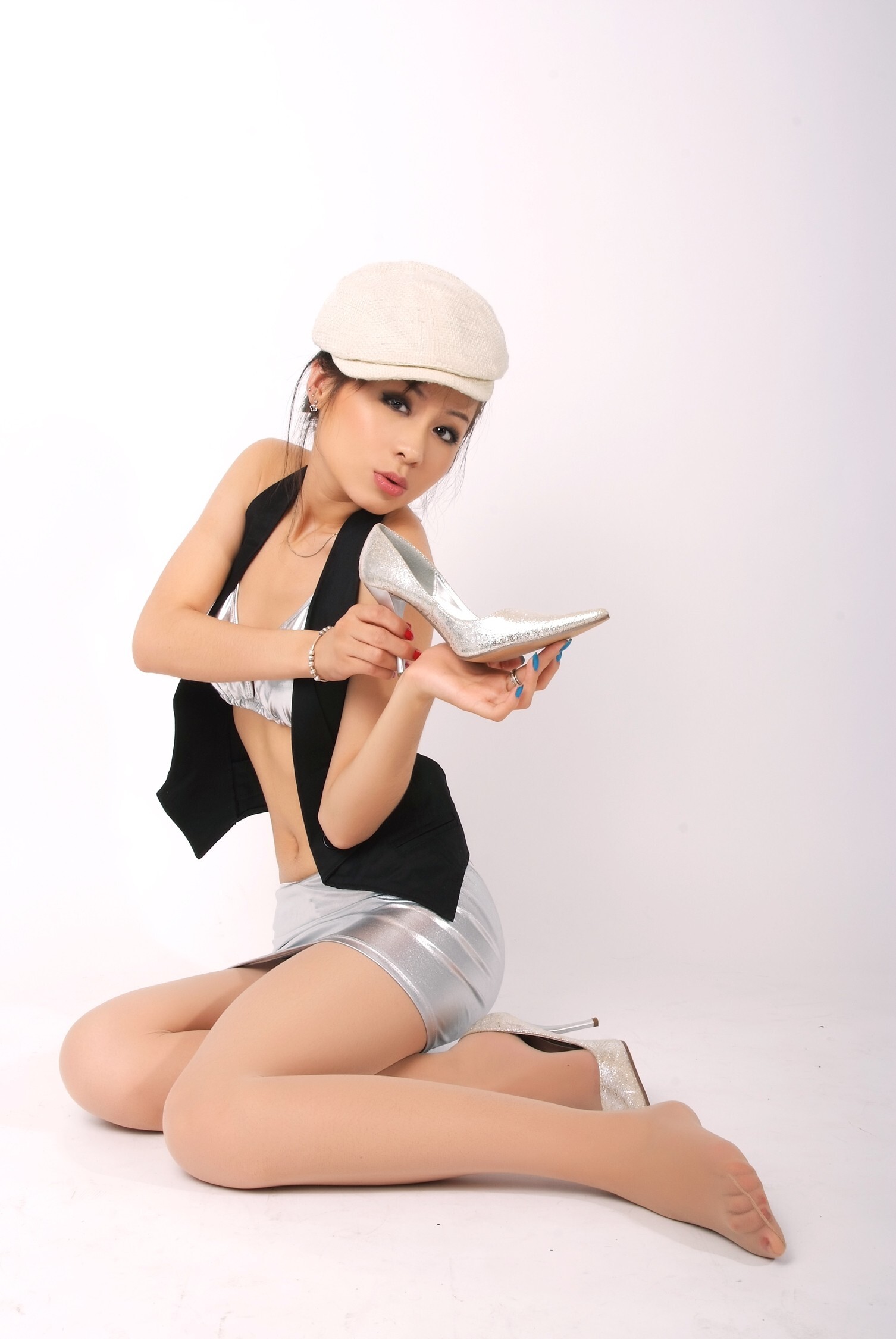 可依灰姑娘 秋月红媚 夏季小护士 小鱼儿红床夜色 [拍美VIP]