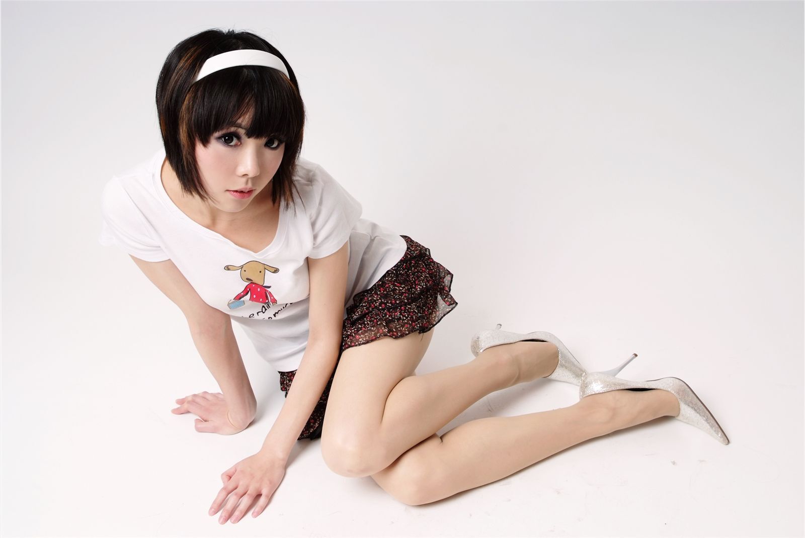 流离酒店女佣 晶晶梦幻旗袍 小雪花白衣女孩 [拍美VIP]