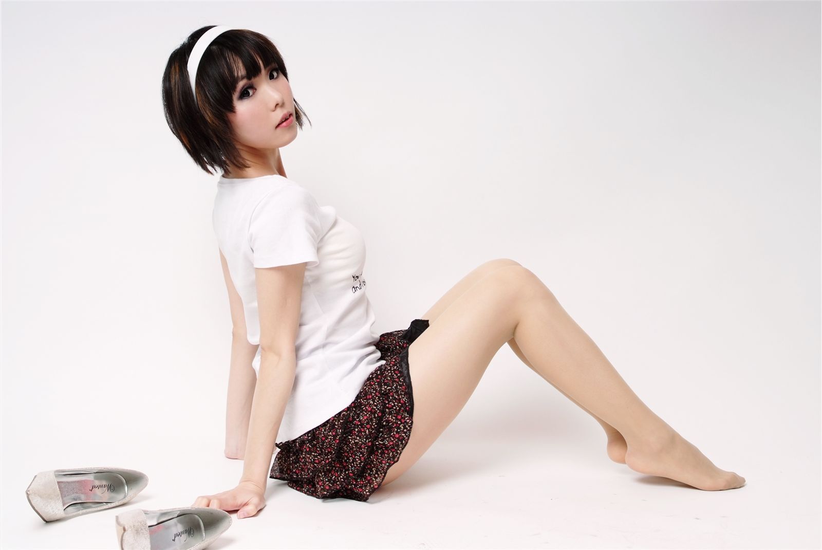 流离酒店女佣 晶晶梦幻旗袍 小雪花白衣女孩 [拍美VIP]