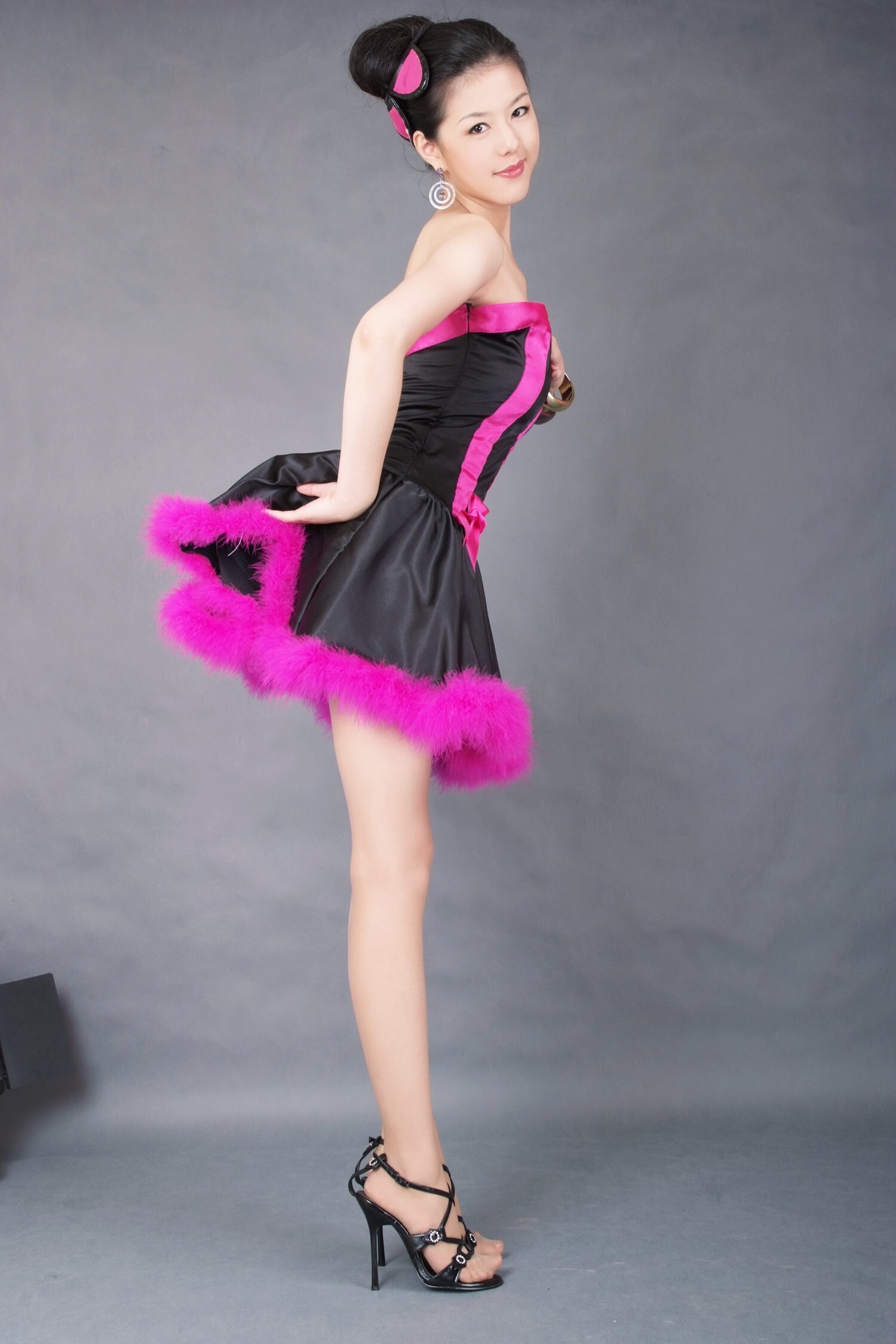 菲菲泳装美女 莫莫诱惑猫女 [拍美VIP]高根性感美女图片