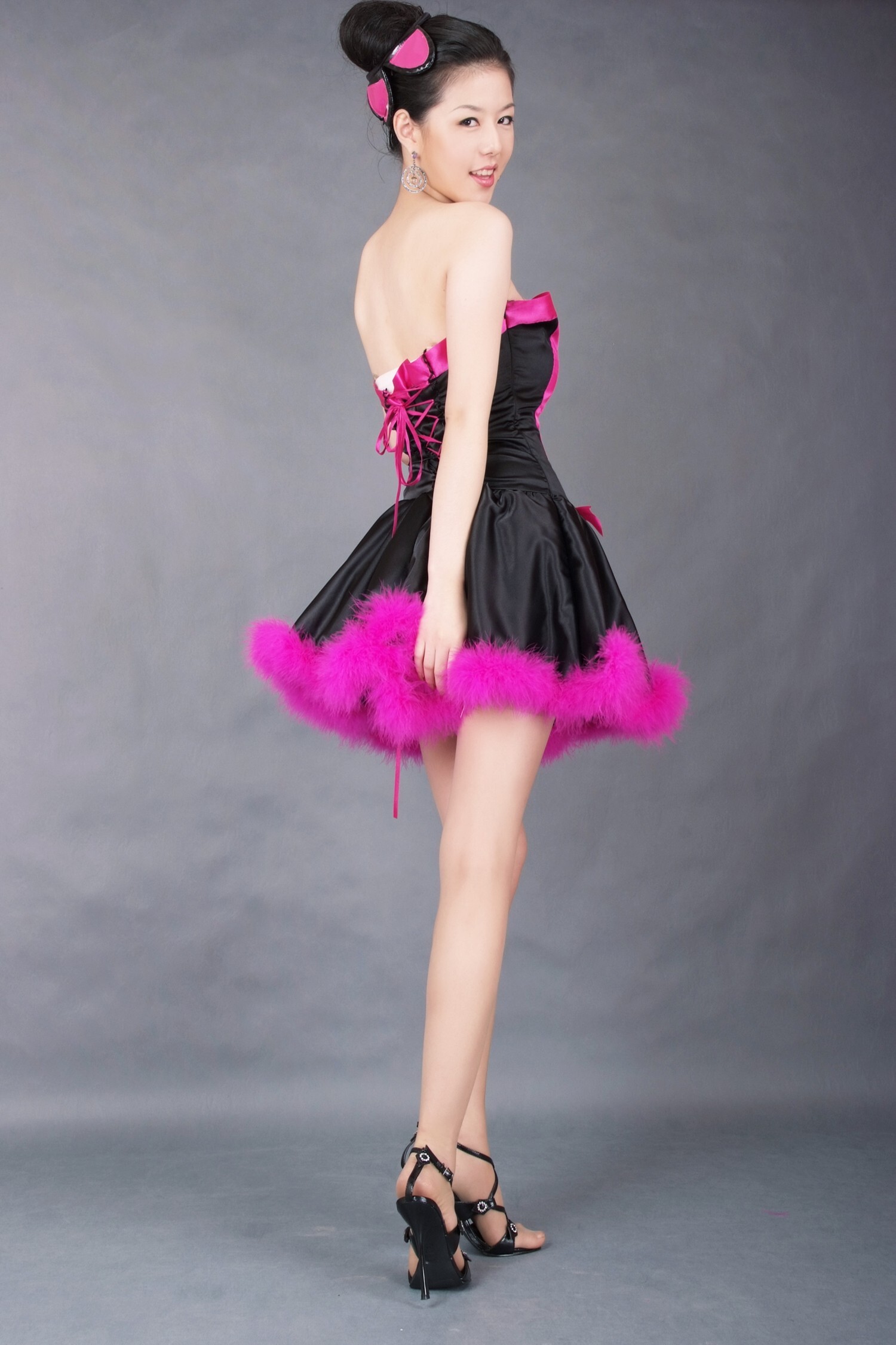 菲菲泳装美女 莫莫诱惑猫女 [拍美VIP]高根性感美女图片