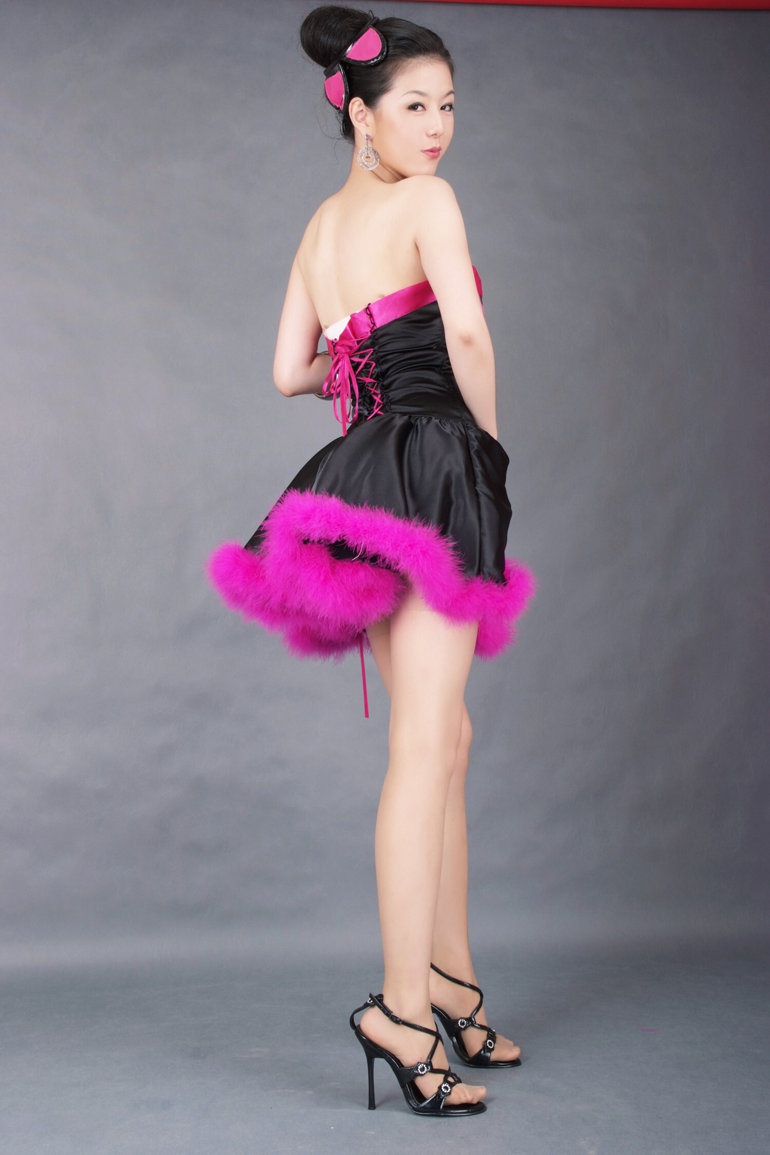 菲菲泳装美女 莫莫诱惑猫女 [拍美VIP]高根性感美女图片