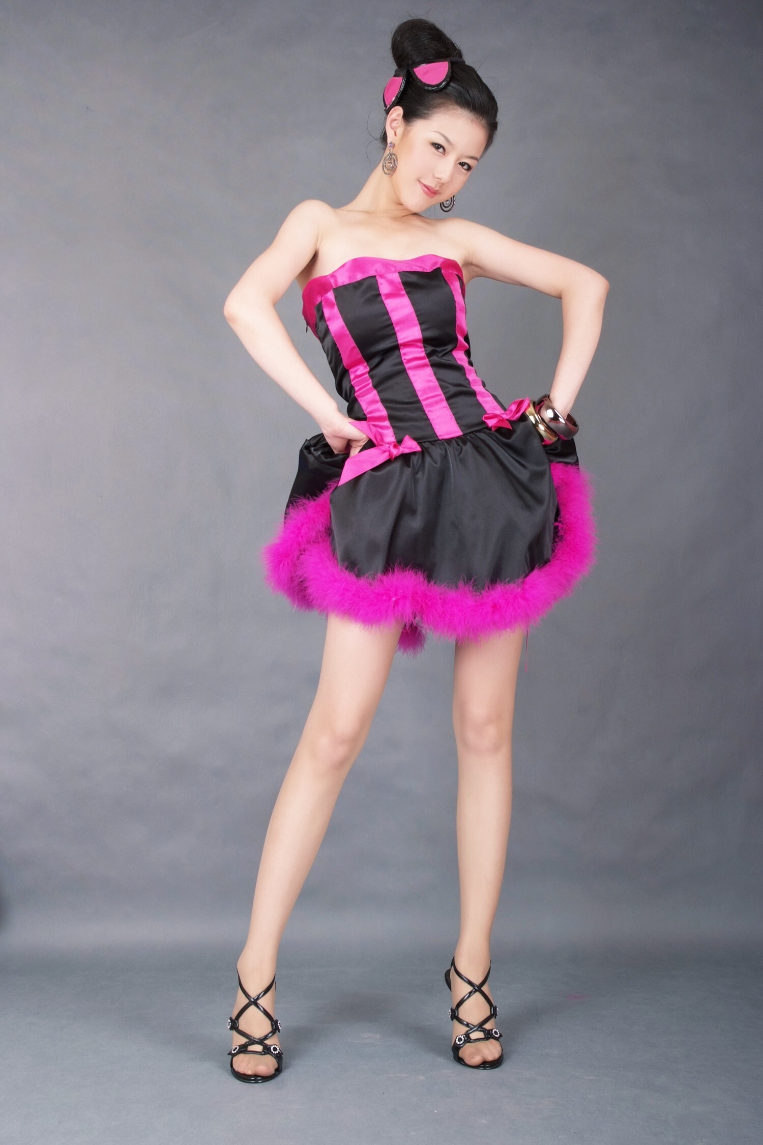 菲菲泳装美女 莫莫诱惑猫女 [拍美VIP]高根性感美女图片