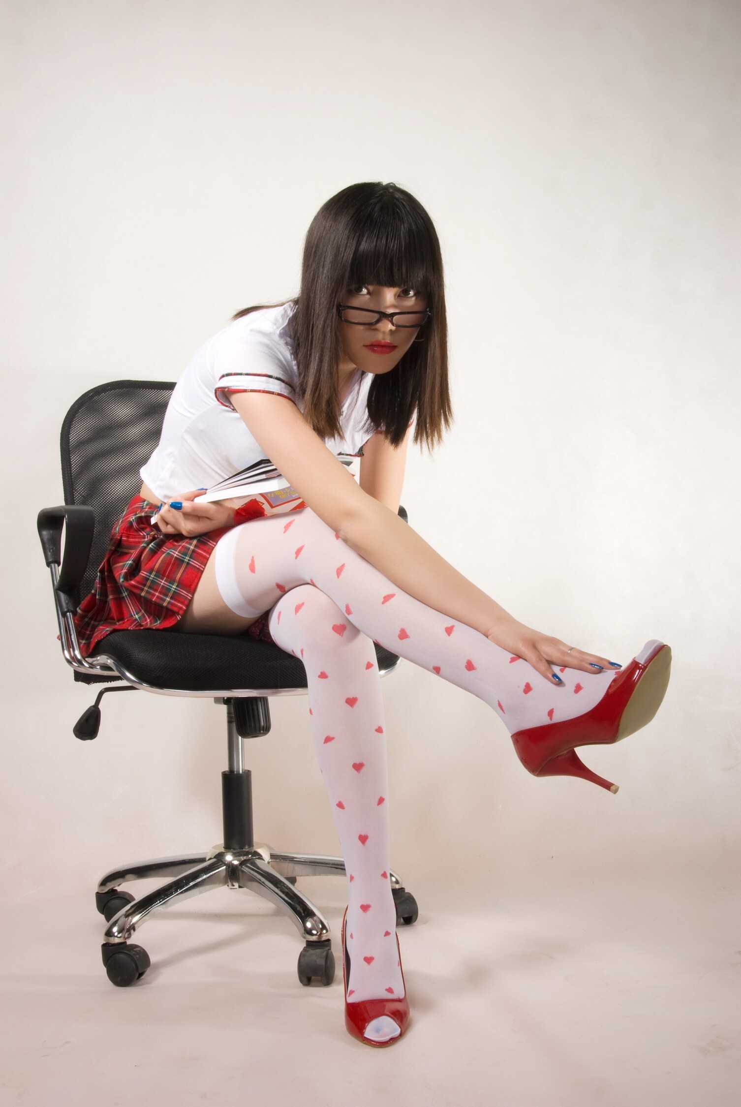 [拍美VIP] 珊珊白衣天使 ADA黑衬衫热裤 LUNA性感学生装