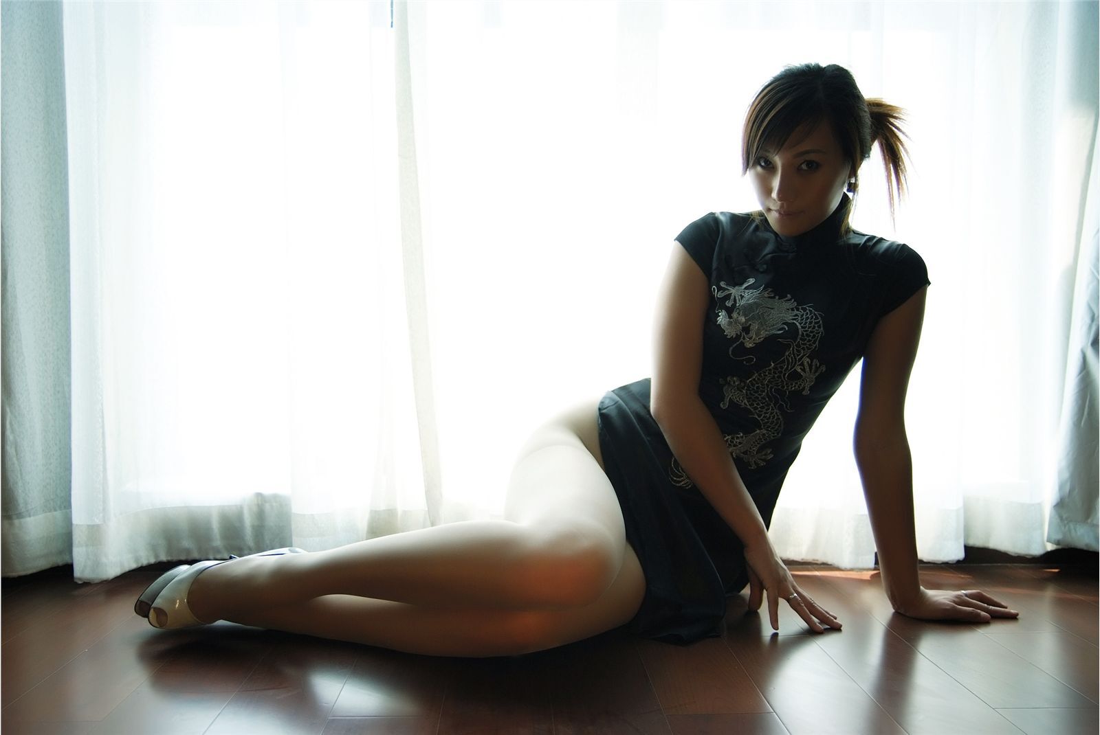 晶晶 梦幻旗袍 小娟 银色比尼[拍美VIP] 超级大胆美女丝袜写真图片