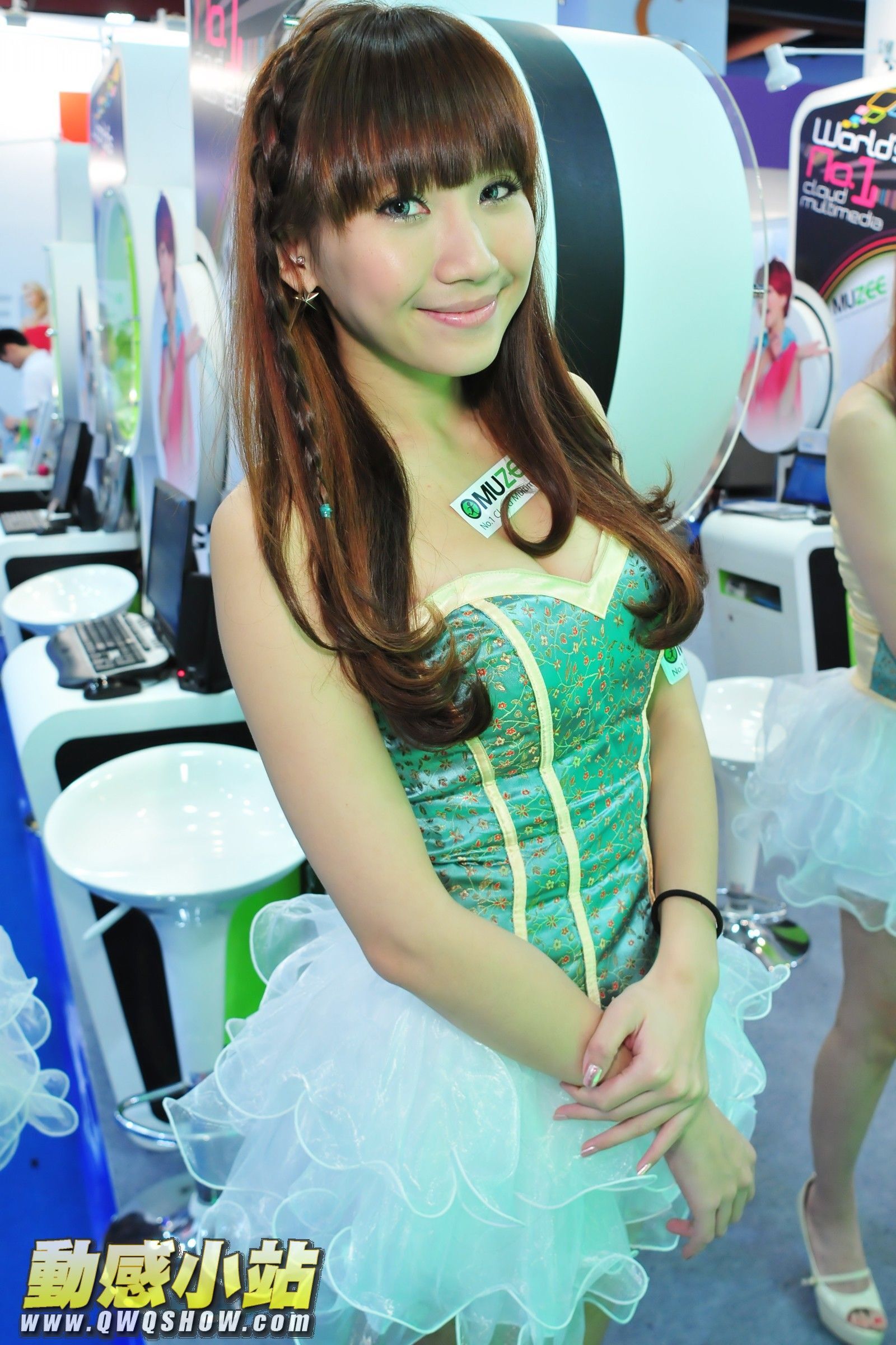 应用展舞台-辣妹热舞　动感小站热舞系列套图