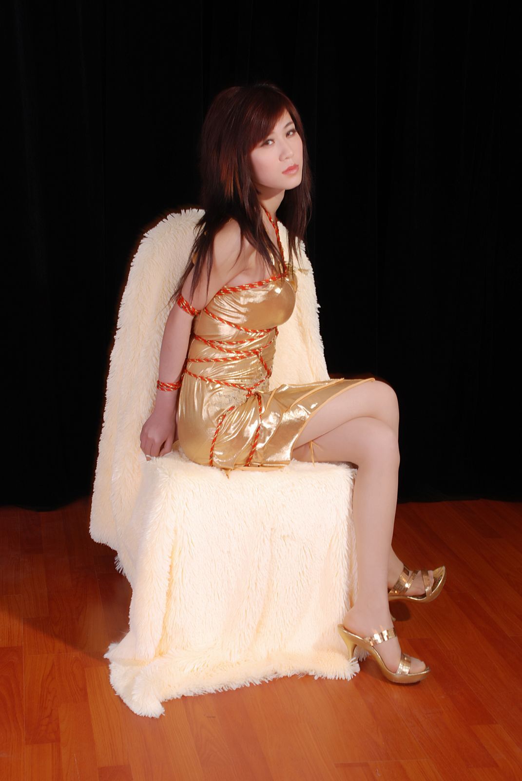 [绳艺缘] 金色诱惑模特悦彤