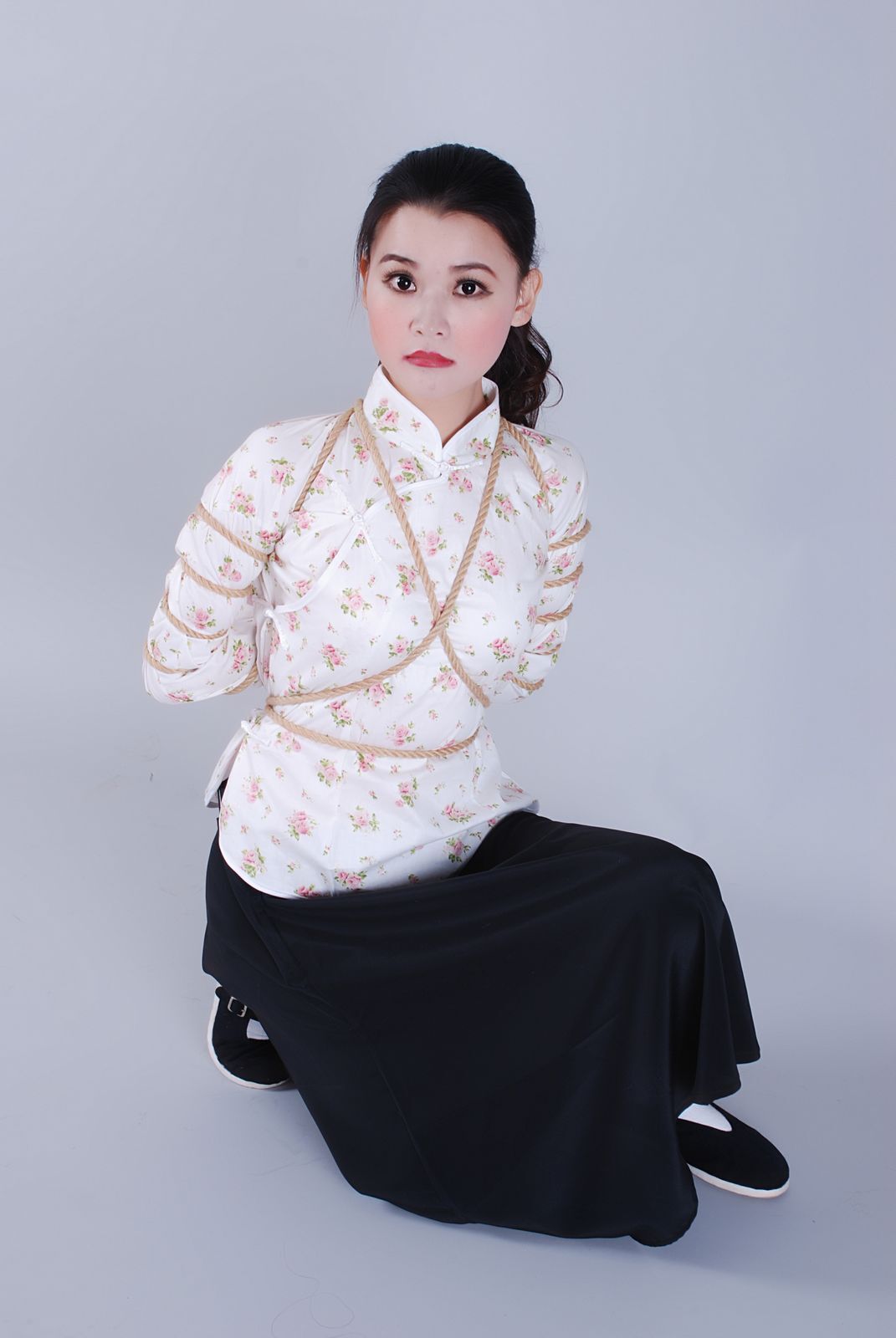 嘉欣--被俘虏的女学生   绳艺缘