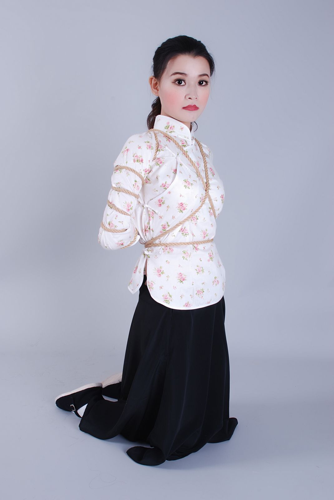 嘉欣--被俘虏的女学生   绳艺缘