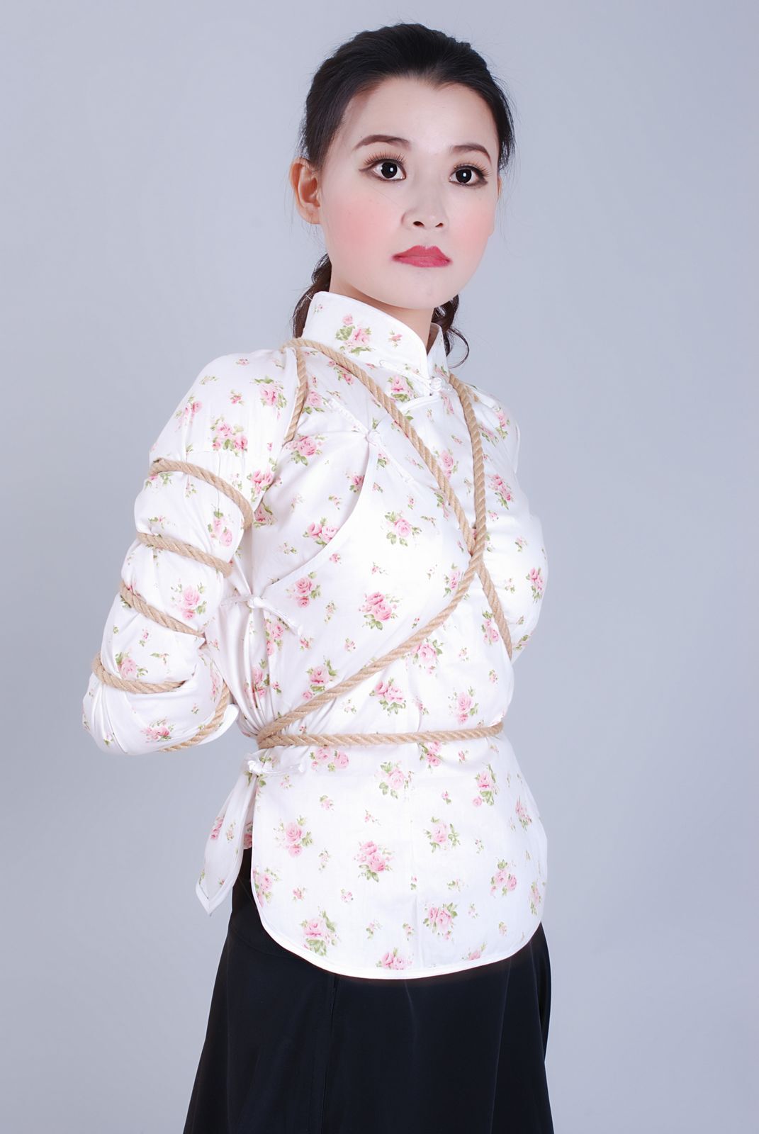 嘉欣--被俘虏的女学生   绳艺缘