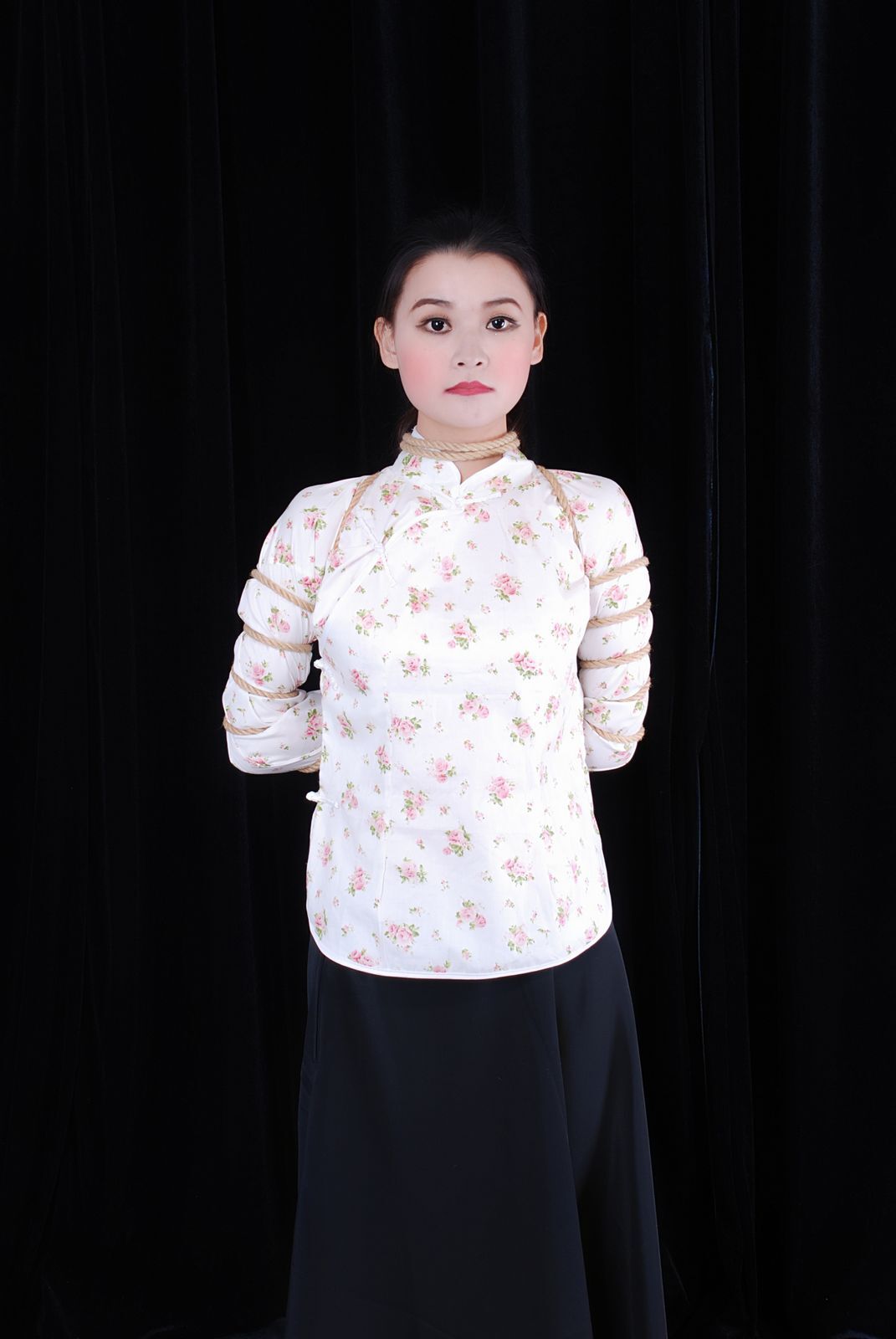 嘉欣--被俘虏的女学生   绳艺缘