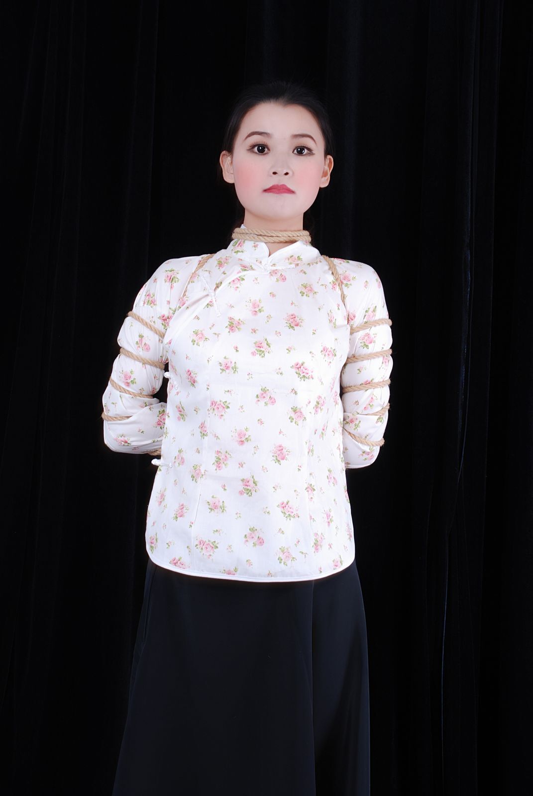 嘉欣--被俘虏的女学生   绳艺缘