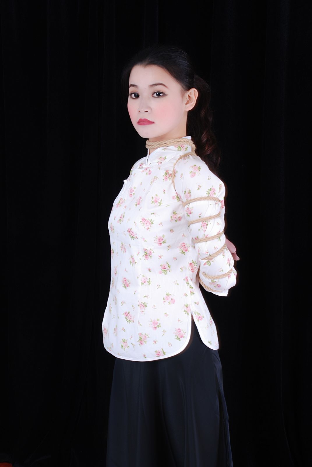 嘉欣--被俘虏的女学生   绳艺缘