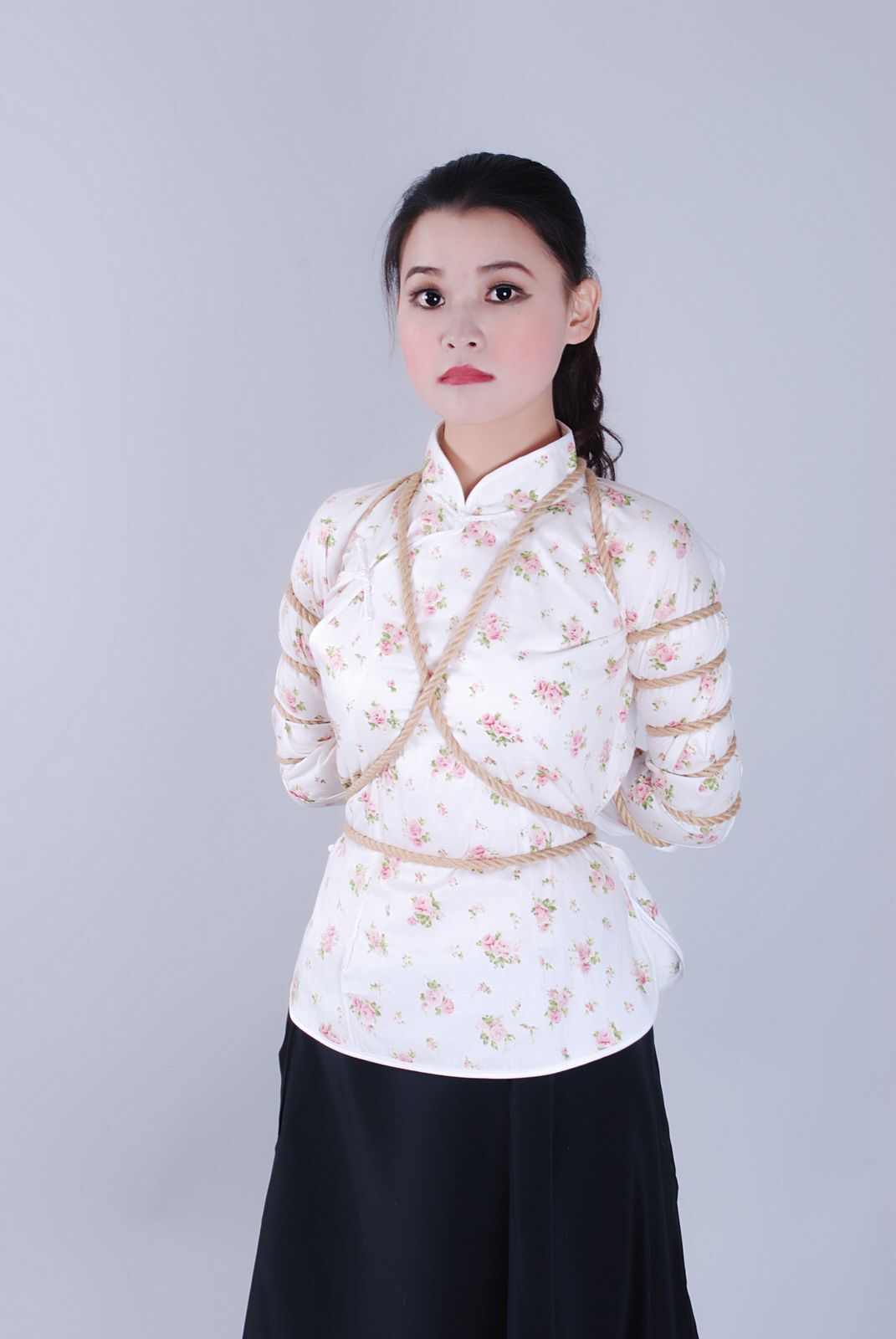 嘉欣--被俘虏的女学生   绳艺缘