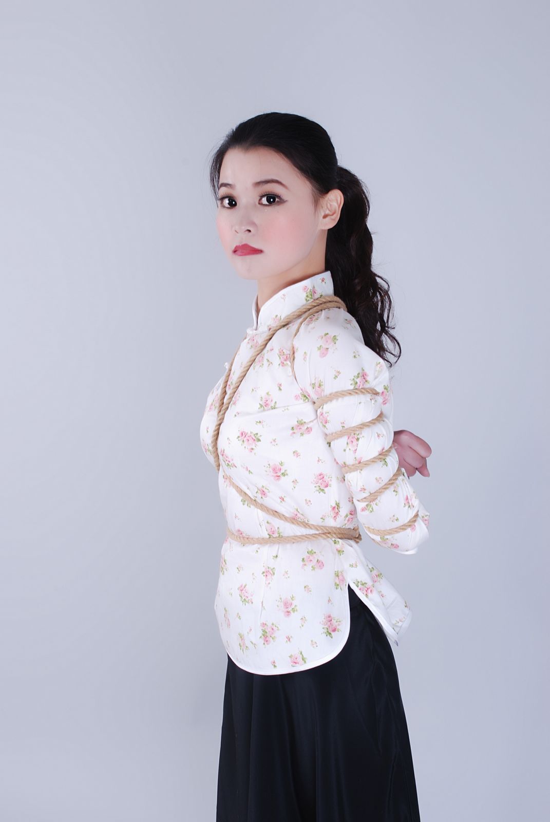 嘉欣--被俘虏的女学生   绳艺缘