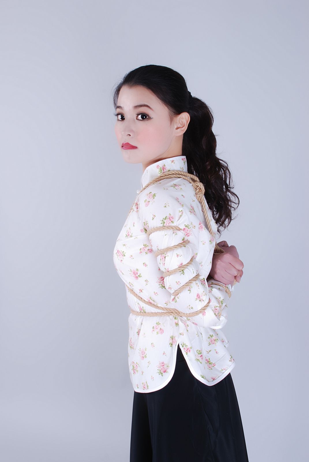 嘉欣--被俘虏的女学生   绳艺缘