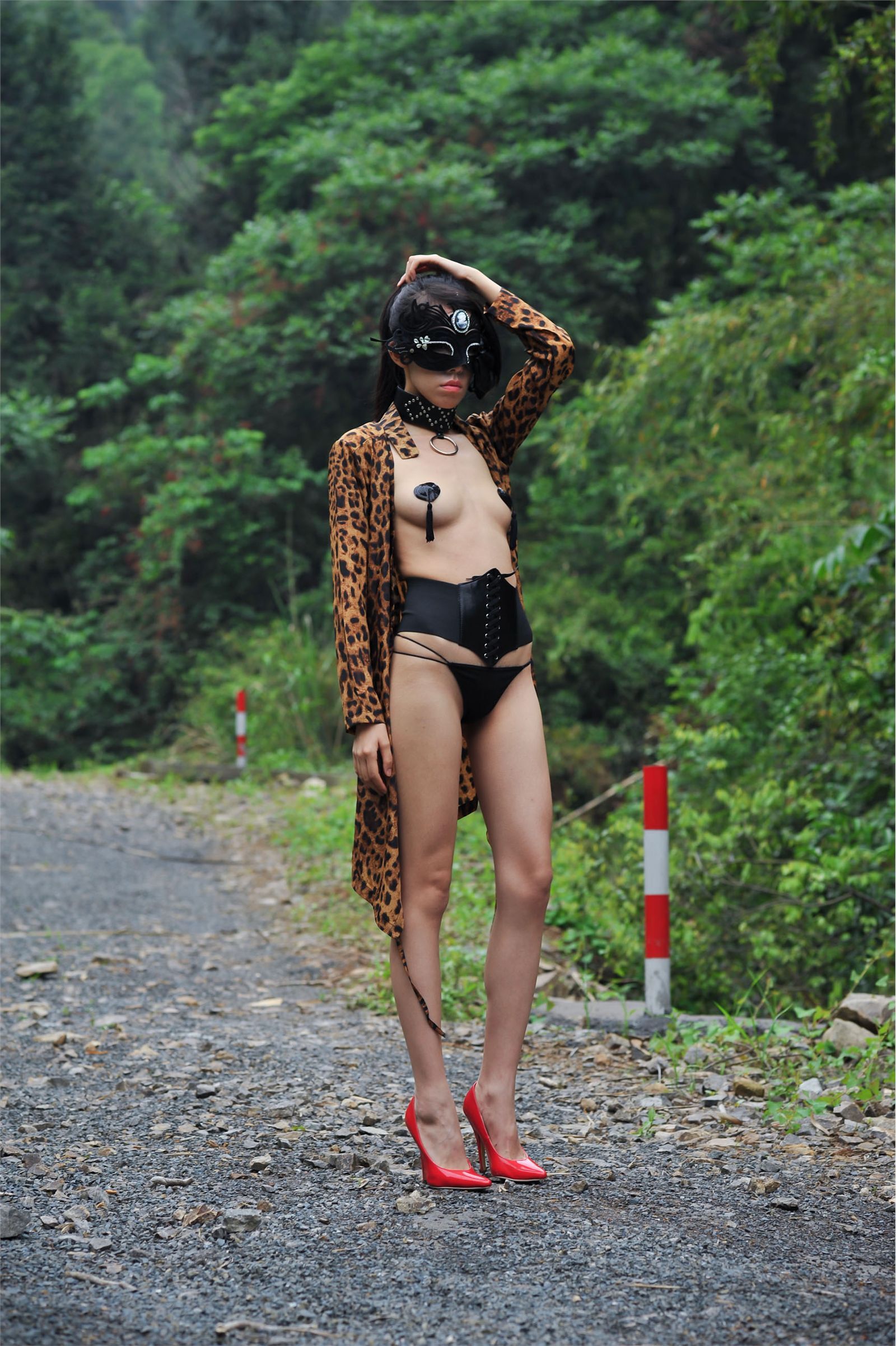 [丝间舞] Vip NO.502  SM女王驾临山村，风韵气质尽在其中