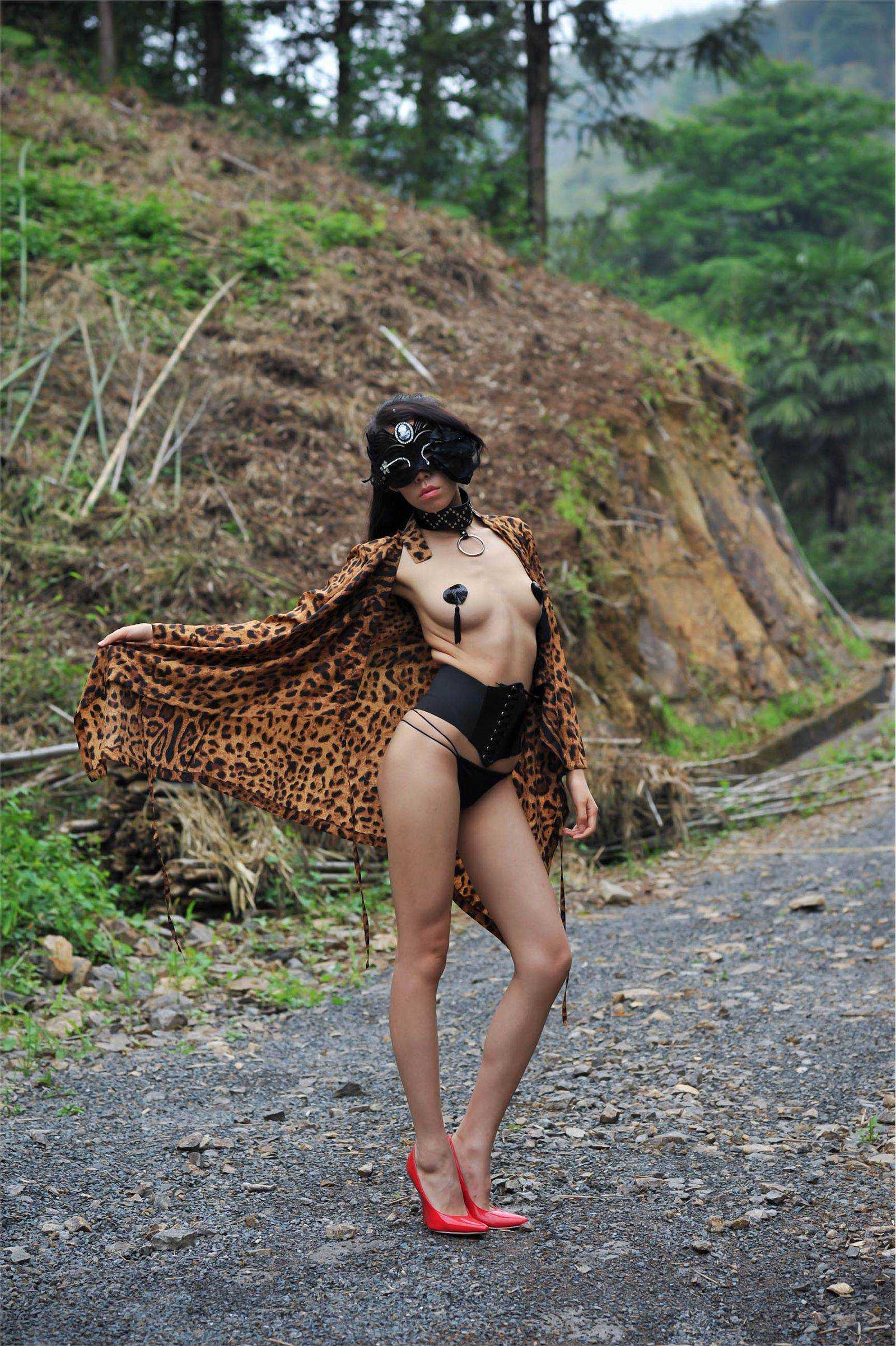 [丝间舞] Vip NO.502  SM女王驾临山村，风韵气质尽在其中