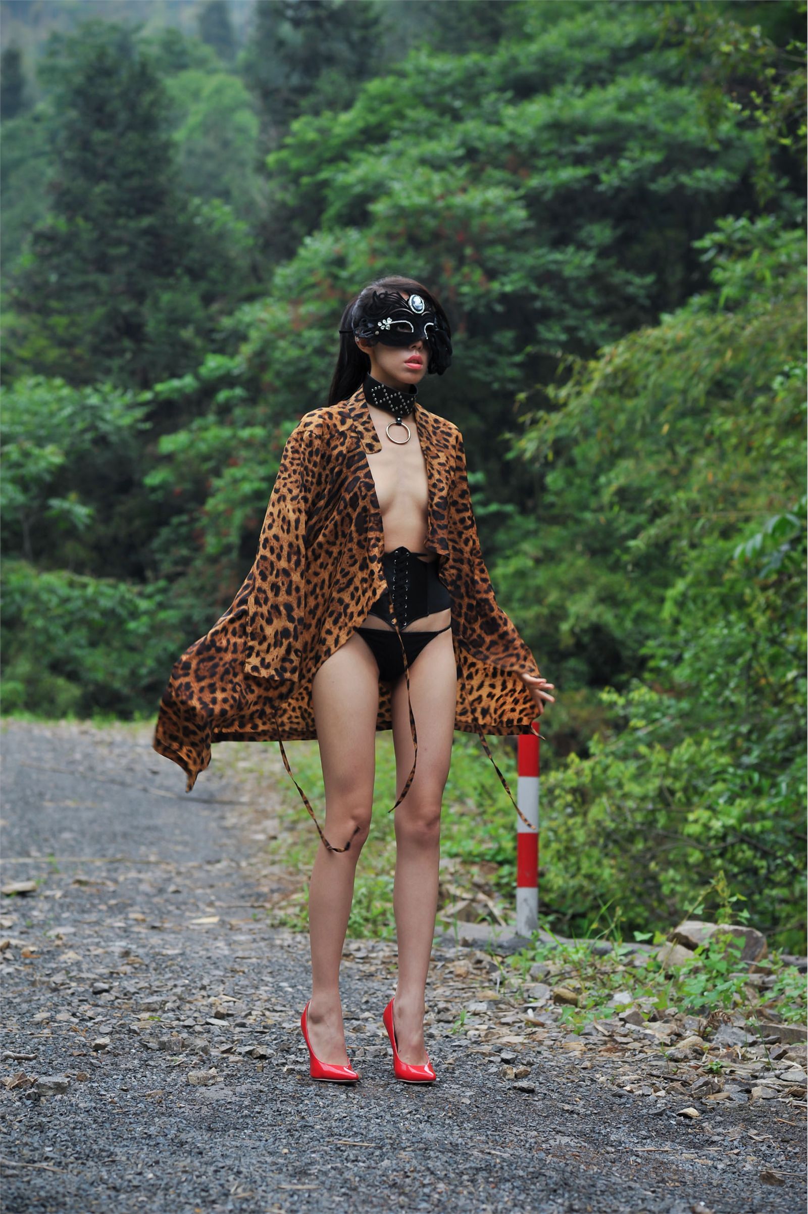 [丝间舞] Vip NO.502  SM女王驾临山村，风韵气质尽在其中