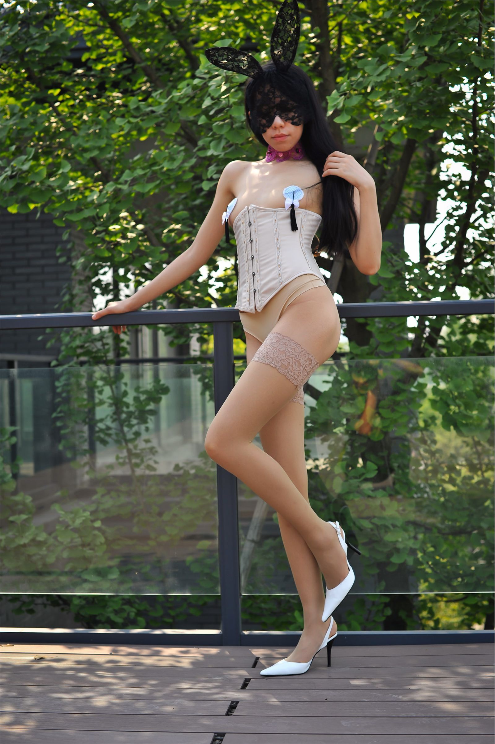 [丝间舞] Vip NO.507   绿叶阁楼，户外兔女郎肉色装