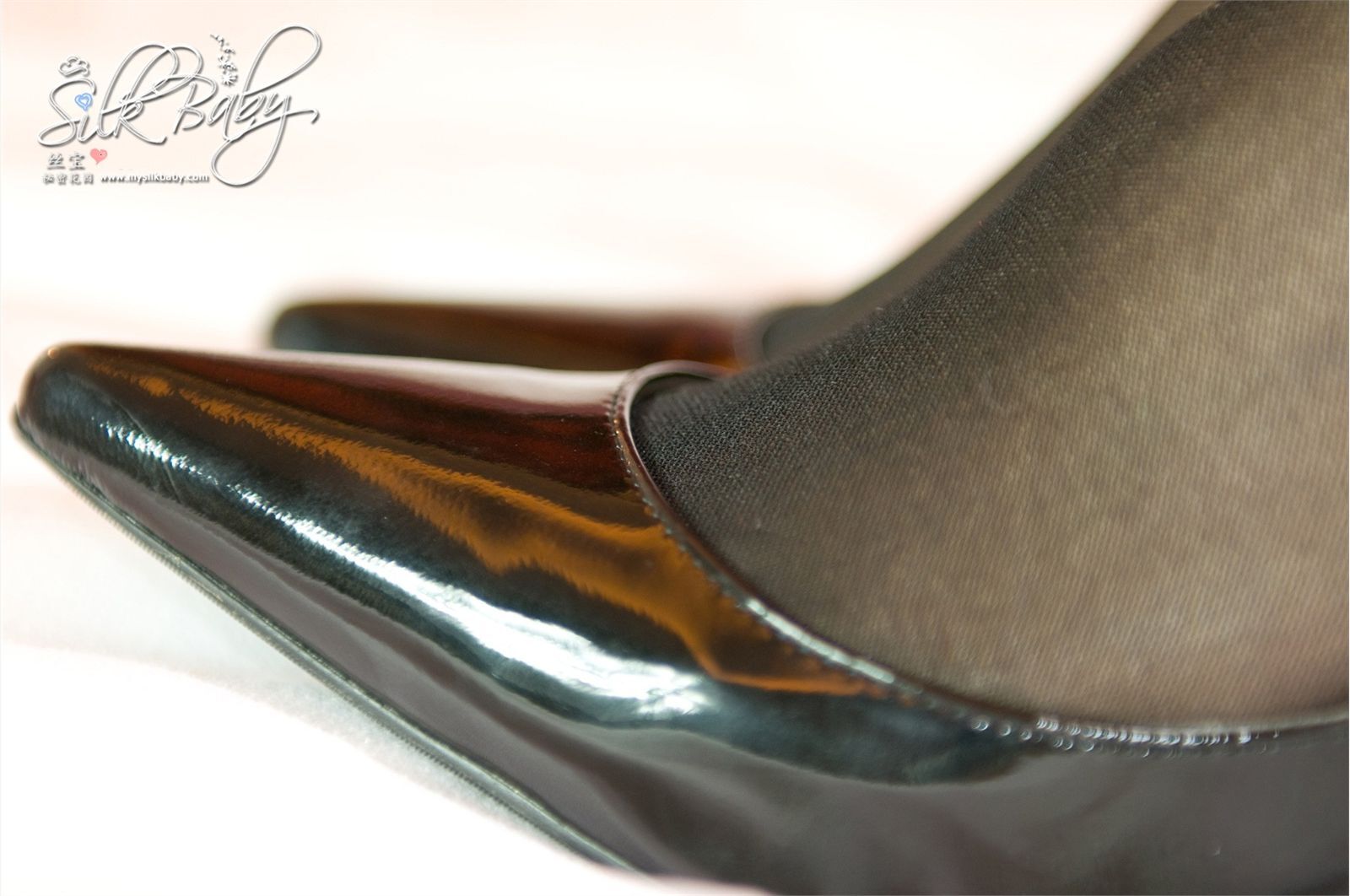 丝宝最新VIP套图之情韵芬芳 诱惑制服系列美女图片