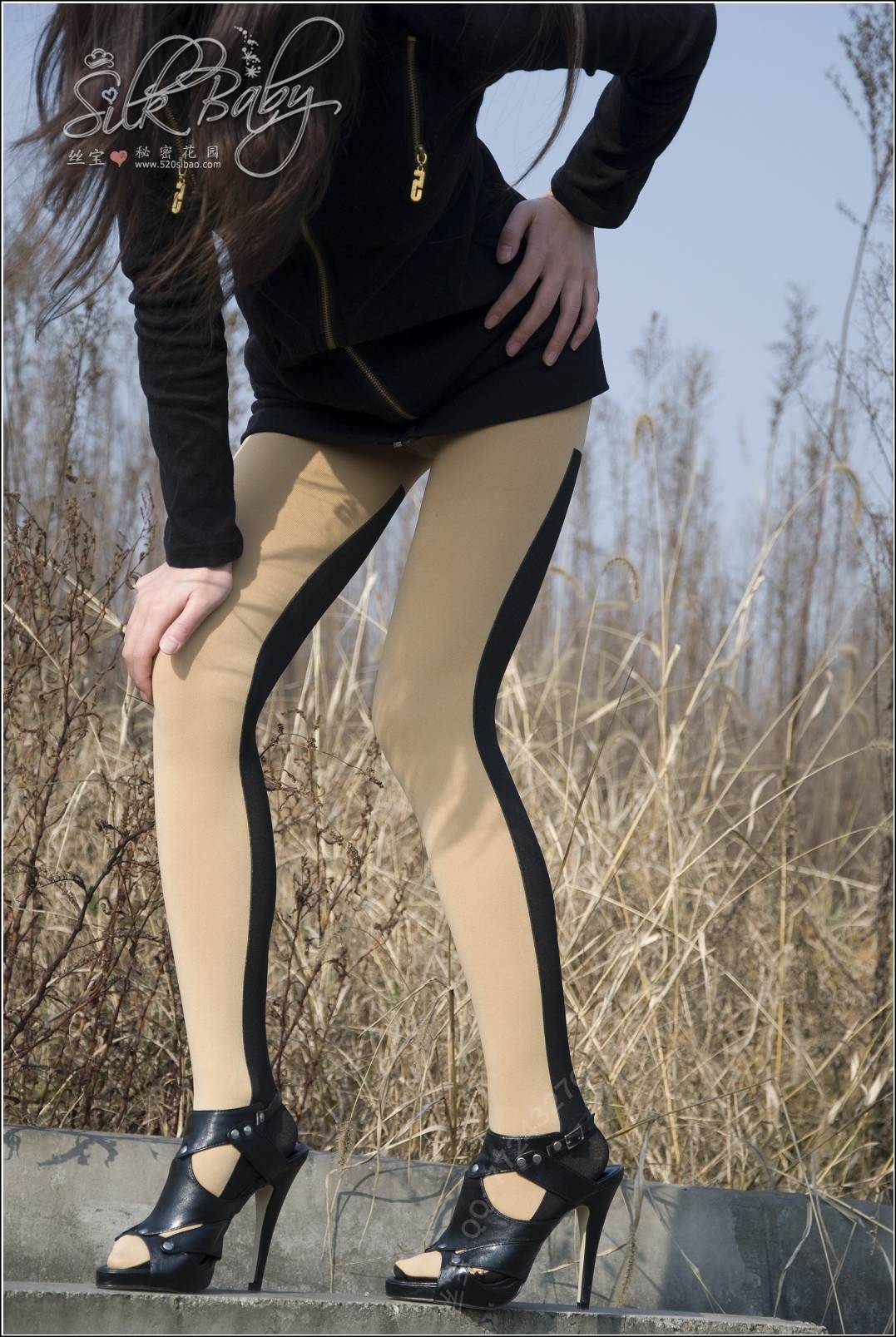 [丝宝] 2009.11 vip套图之性趣盎然阴阳袜