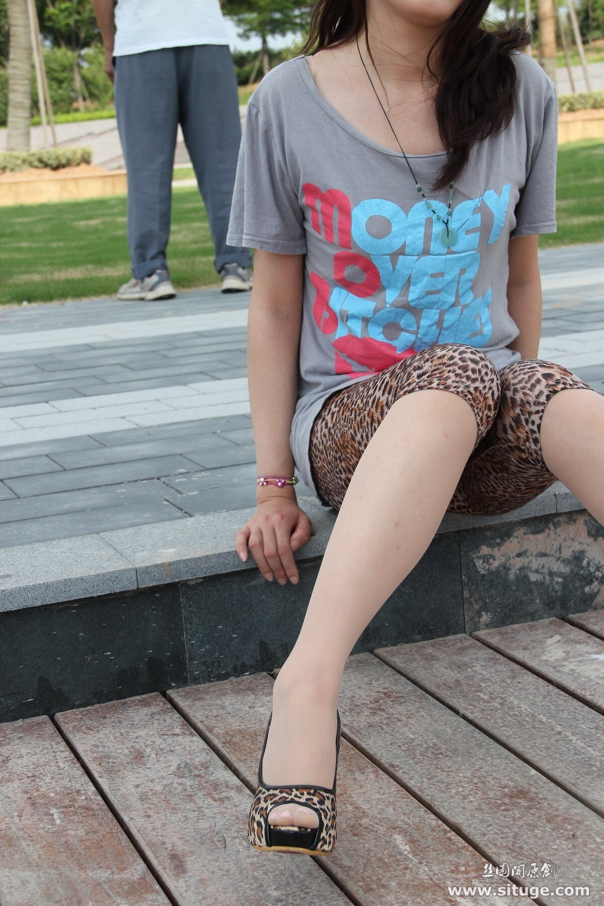 [丝图阁]最新 No.045 PingGuo 国产丝袜写真模特