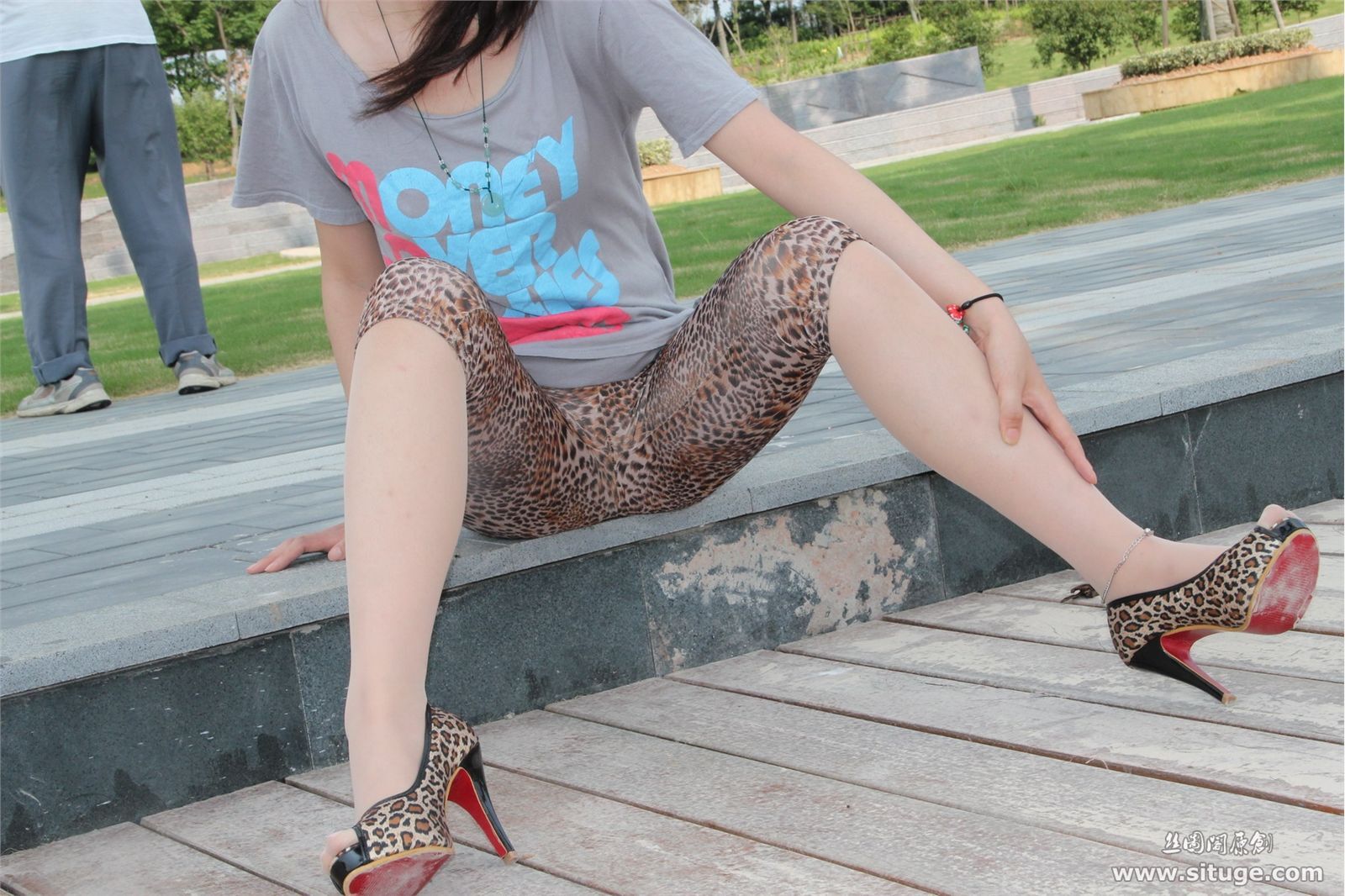 [丝图阁]最新 No.045 PingGuo 国产丝袜写真模特