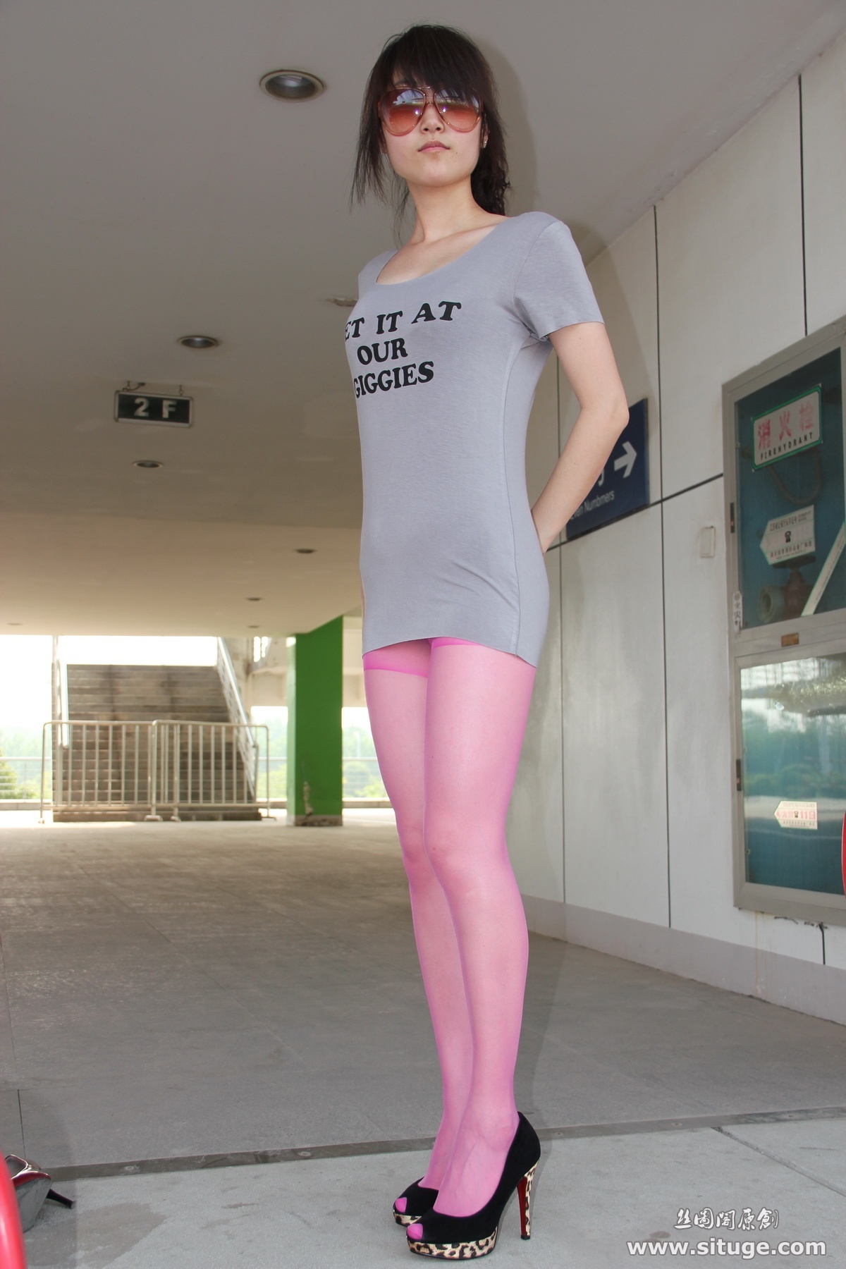 STGNo.009 SuFei 丝图阁丝袜美腿美女高清套图