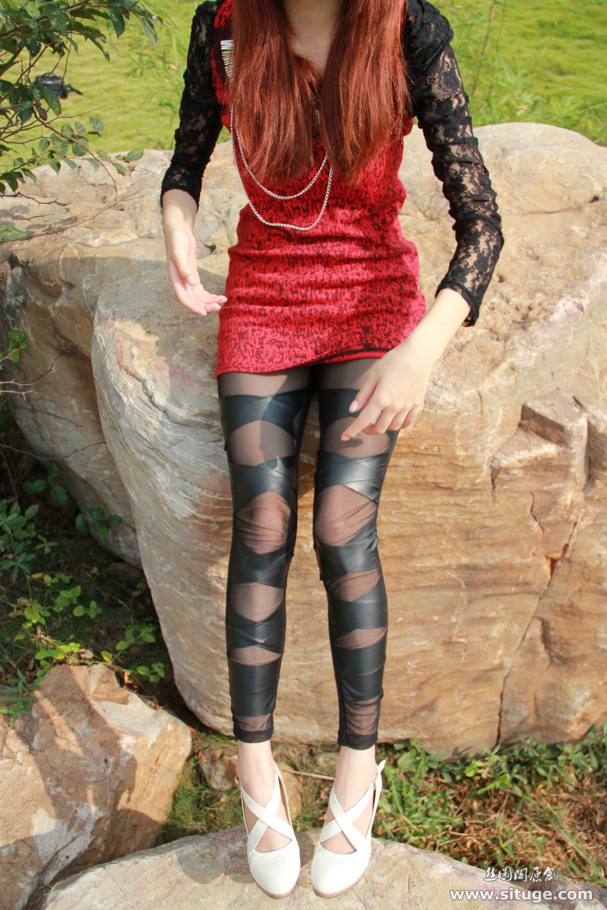 丝图阁丝袜美女高清美腿套图 STGNo.011 PeiPei