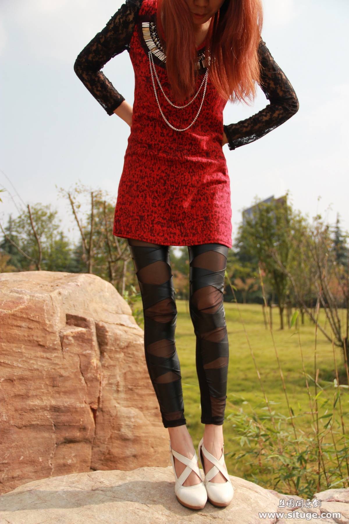 丝图阁丝袜美女高清美腿套图 STGNo.011 PeiPei