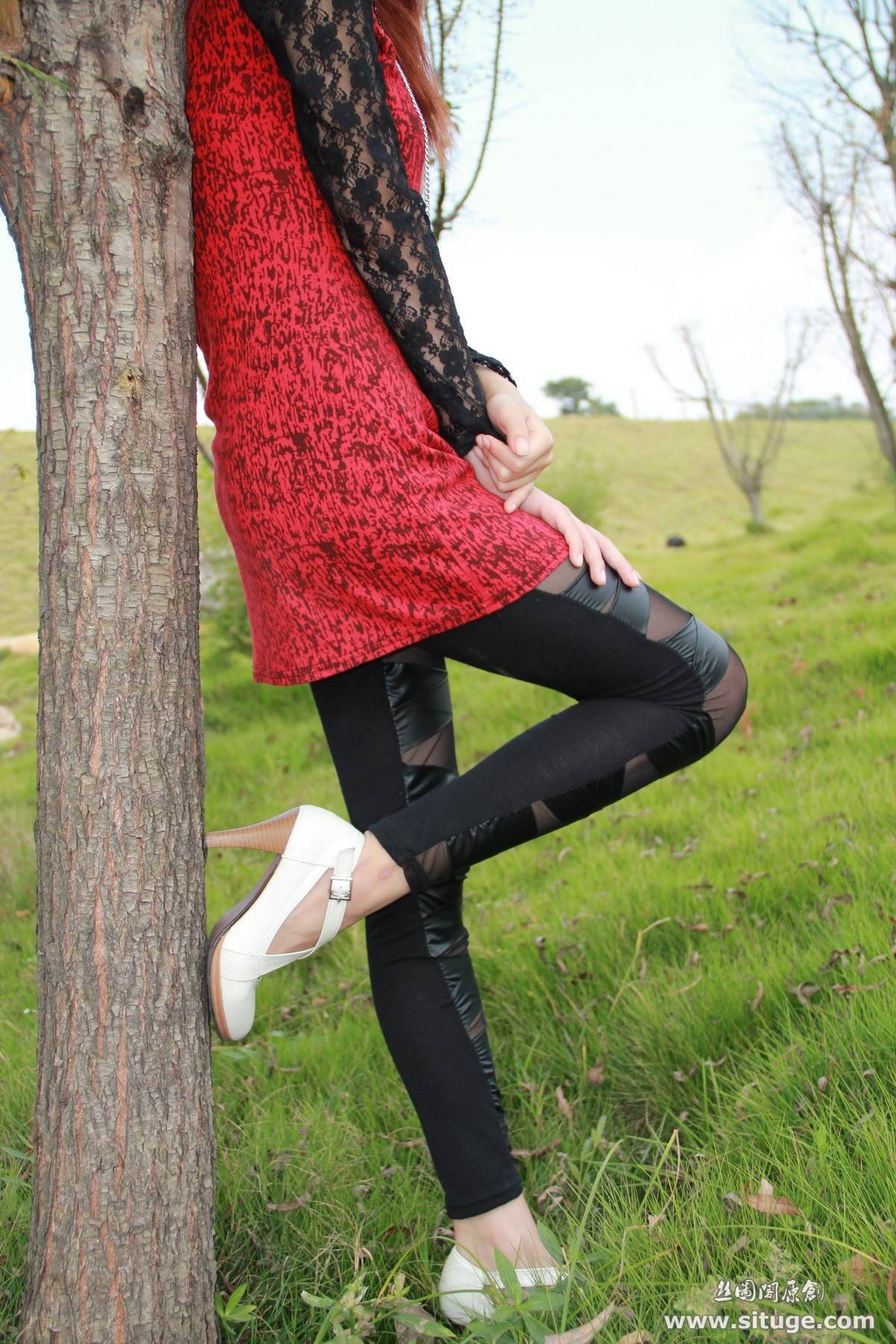 丝图阁丝袜美女高清美腿套图 STGNo.011 PeiPei