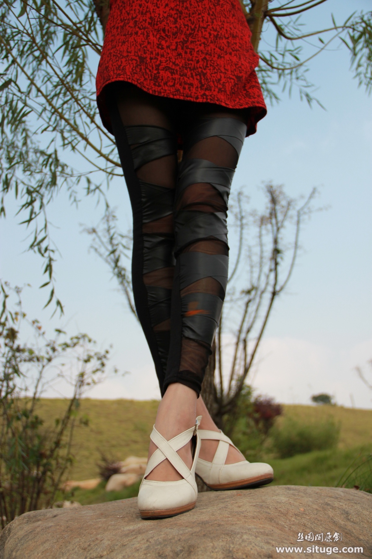 丝图阁丝袜美女高清美腿套图 STGNo.011 PeiPei