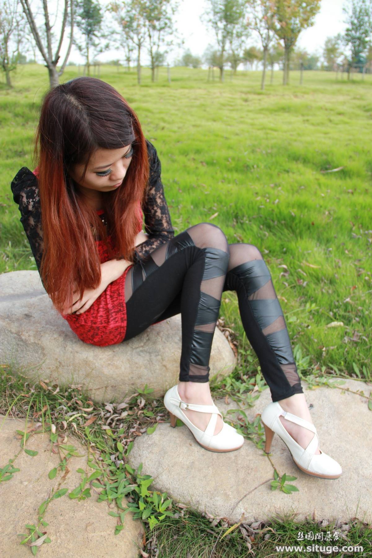 丝图阁丝袜美女高清美腿套图 STGNo.011 PeiPei