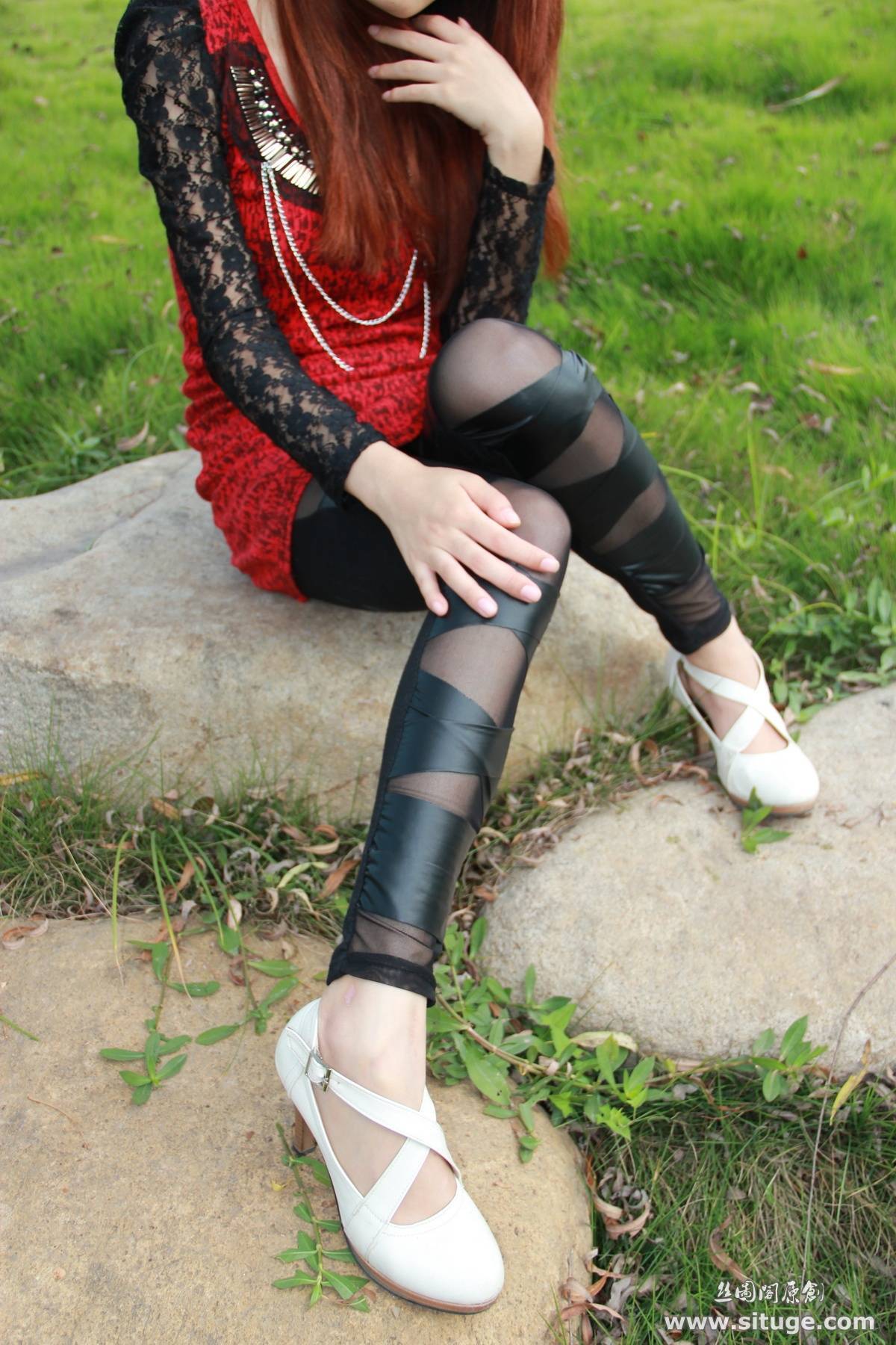 丝图阁丝袜美女高清美腿套图 STGNo.011 PeiPei