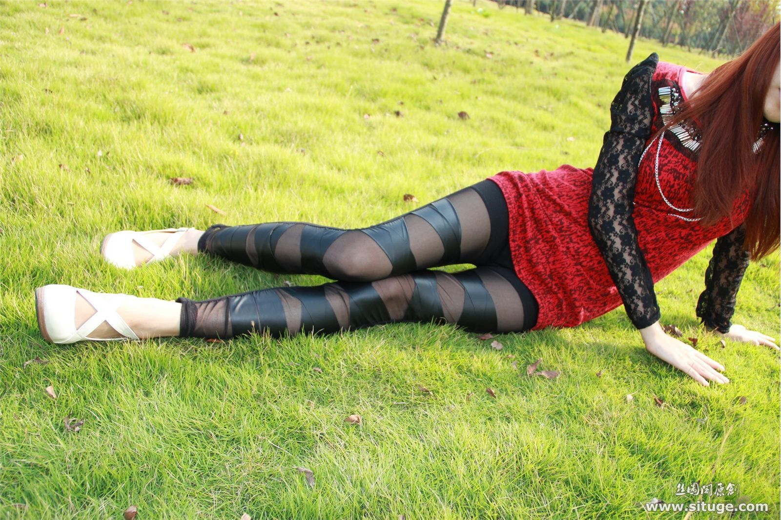 丝图阁丝袜美女高清美腿套图 STGNo.011 PeiPei