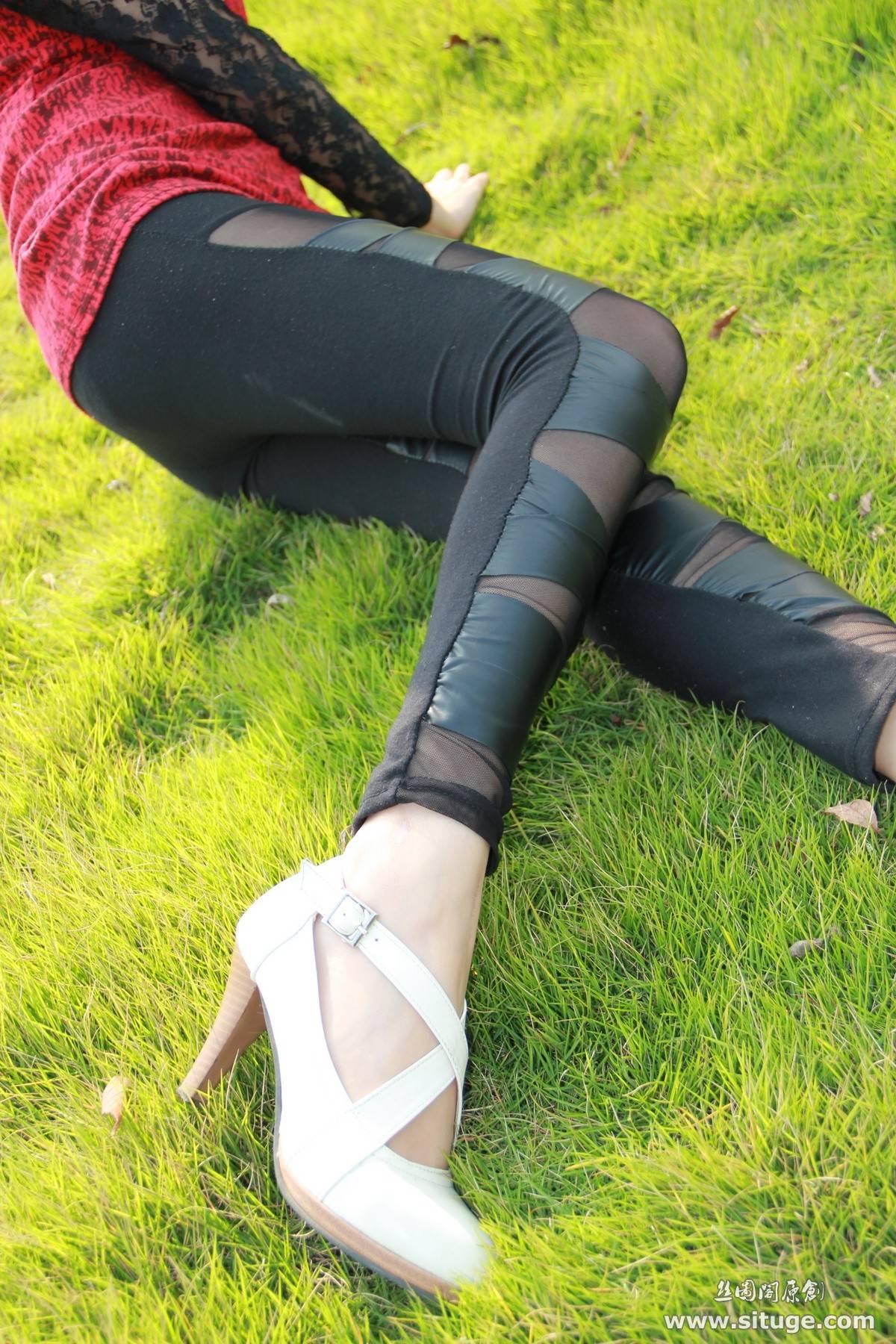 丝图阁丝袜美女高清美腿套图 STGNo.011 PeiPei