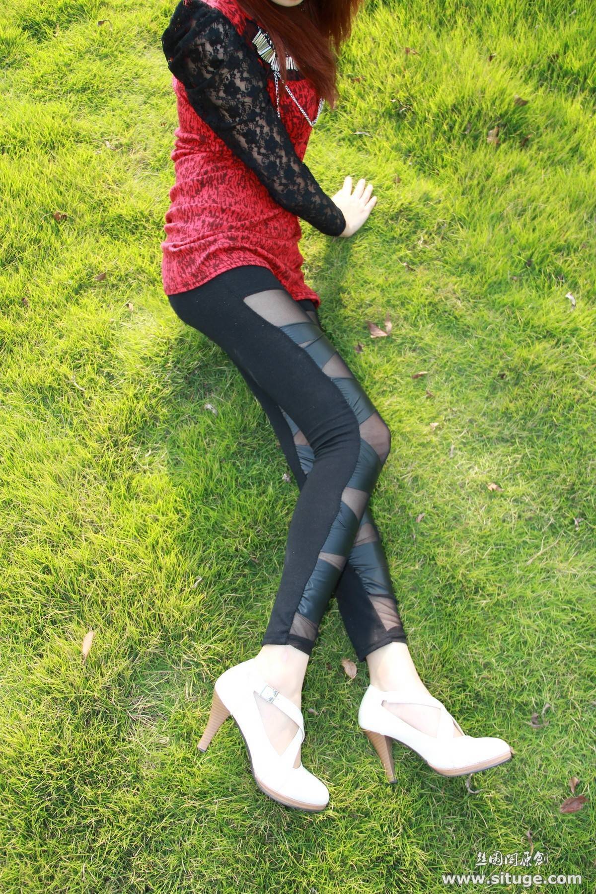 丝图阁丝袜美女高清美腿套图 STGNo.011 PeiPei