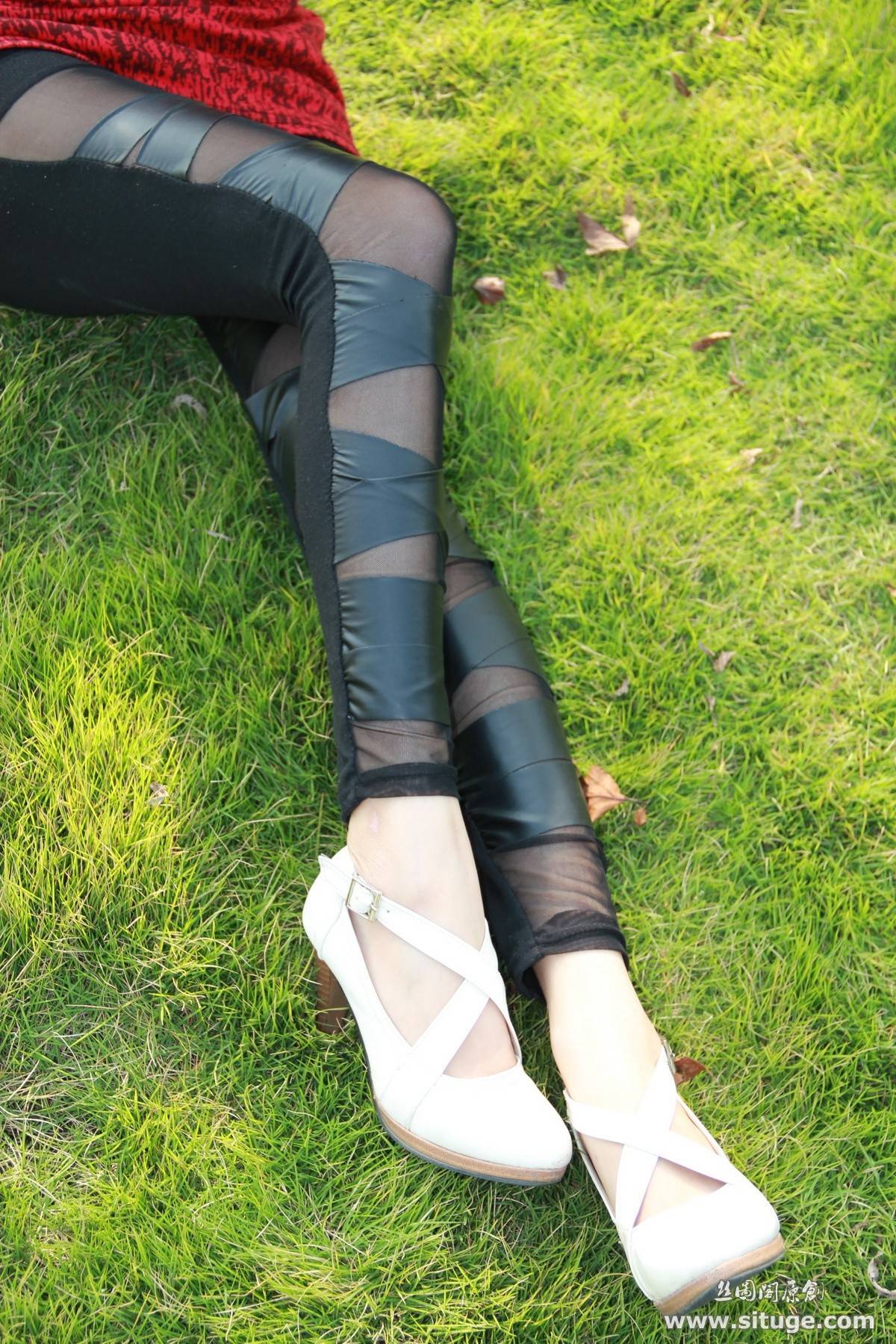 丝图阁丝袜美女高清美腿套图 STGNo.011 PeiPei