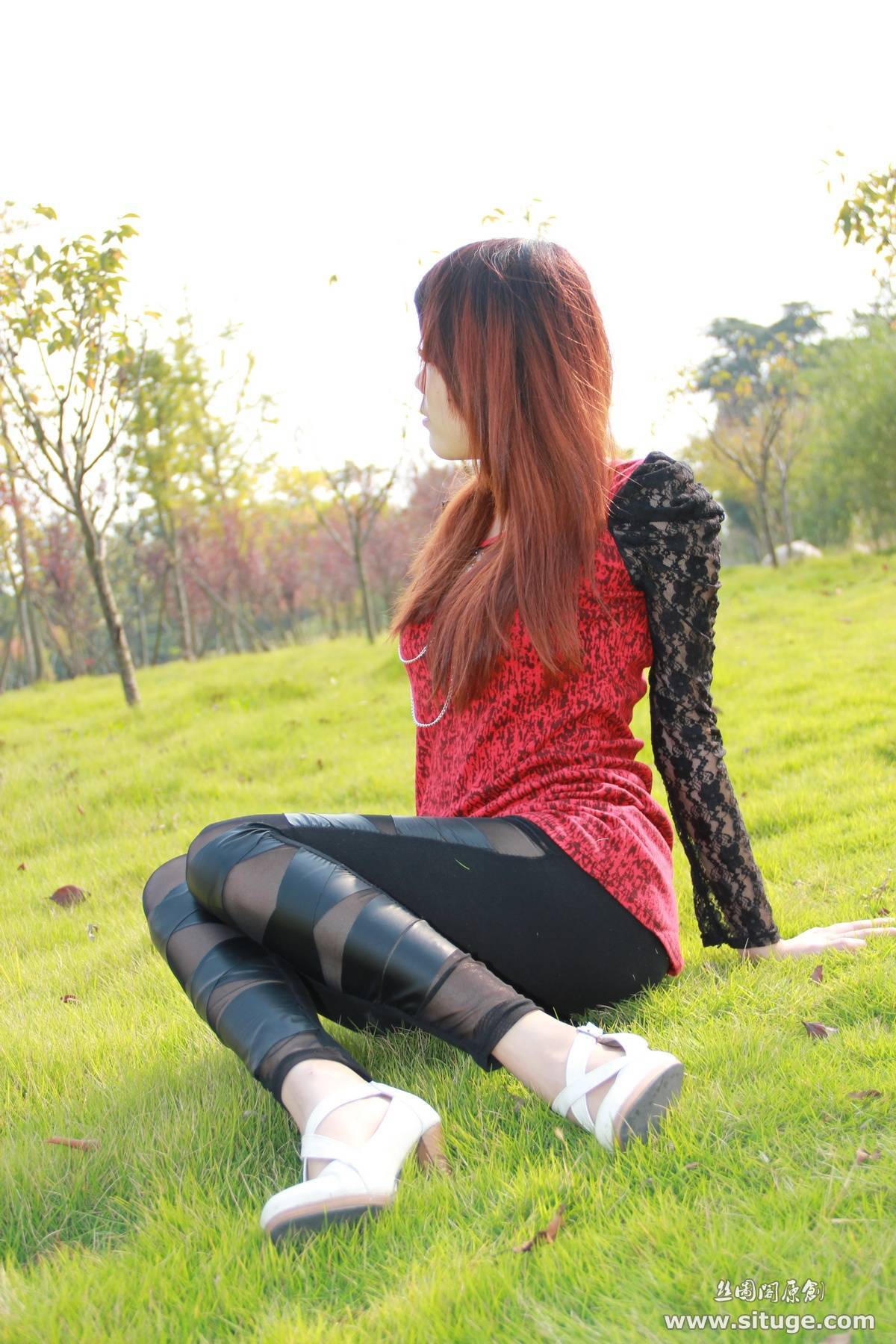 丝图阁丝袜美女高清美腿套图 STGNo.011 PeiPei