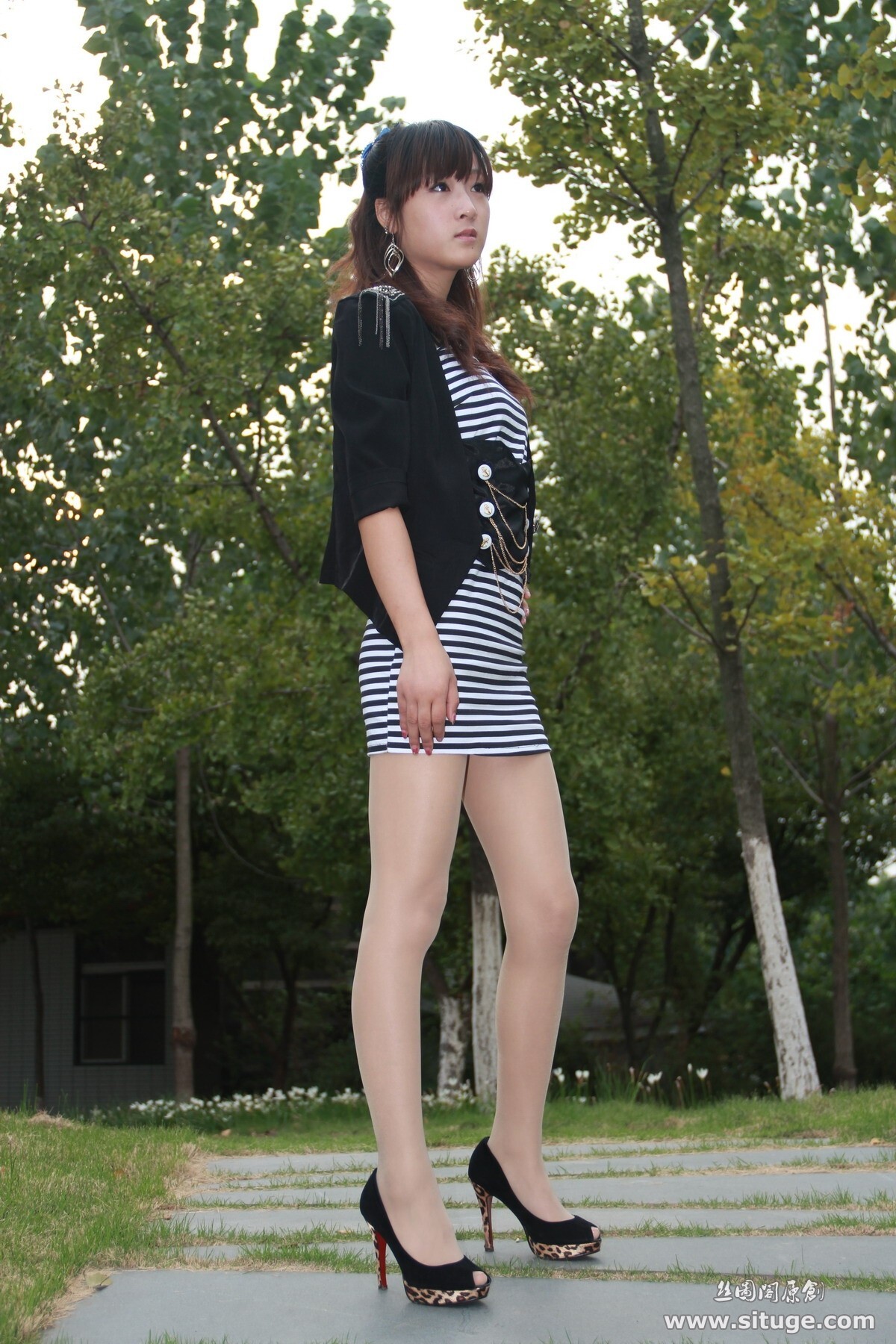 丝图阁丝袜美女野外写真 STGNo.032 LeLe