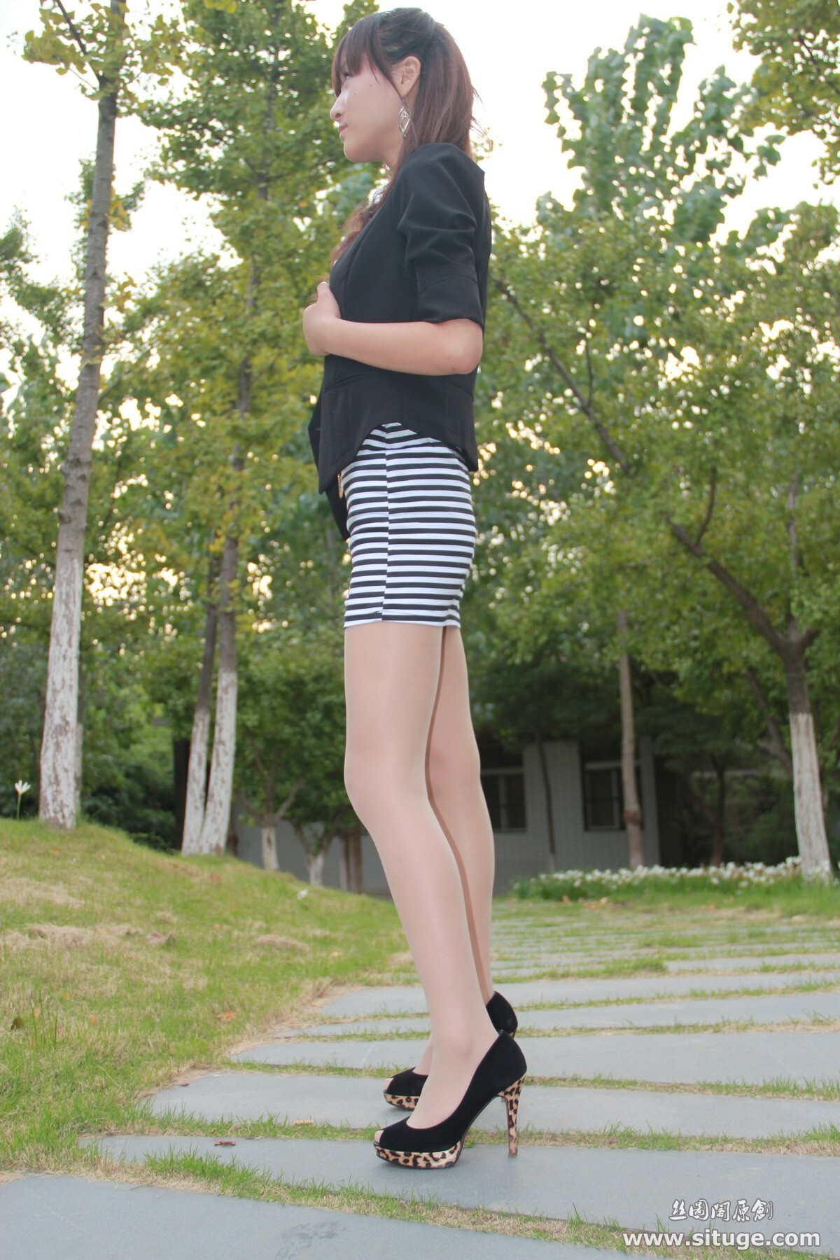 丝图阁丝袜美女野外写真 STGNo.032 LeLe