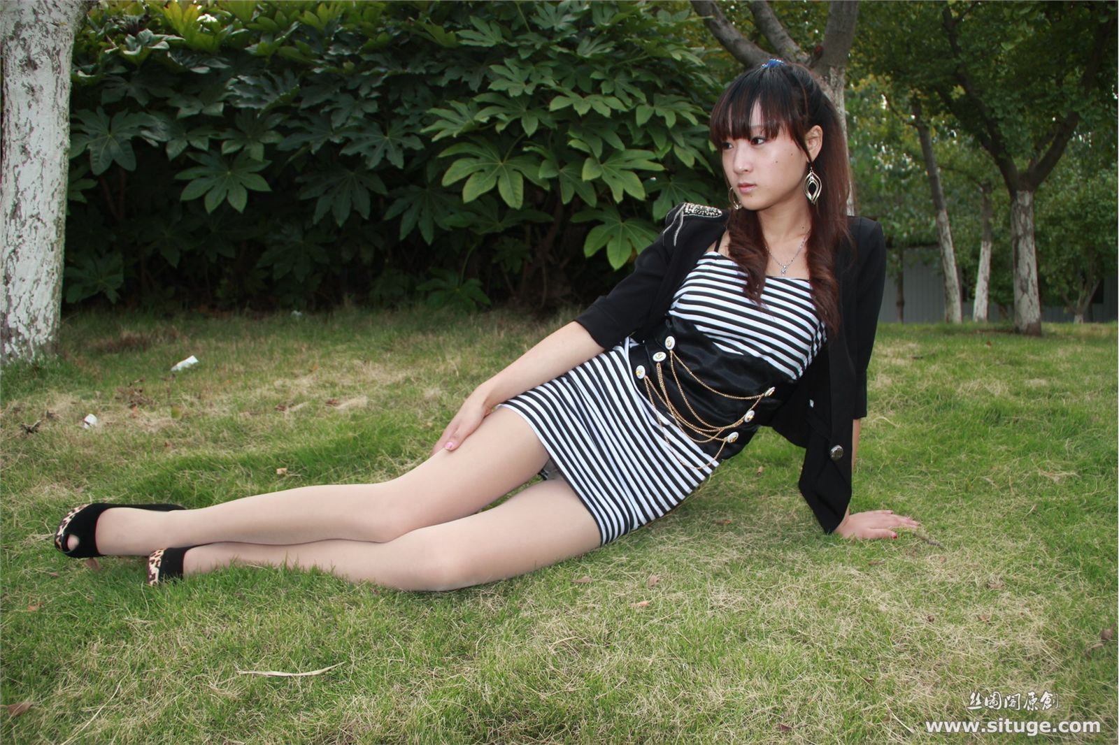 丝图阁丝袜美女野外写真 STGNo.032 LeLe