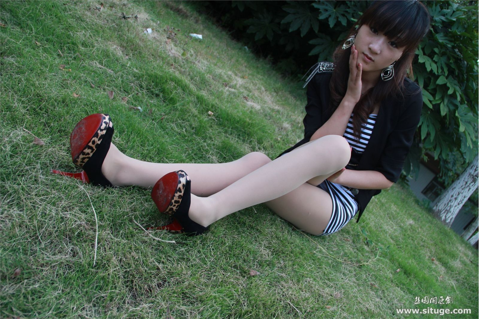 丝图阁丝袜美女野外写真 STGNo.032 LeLe