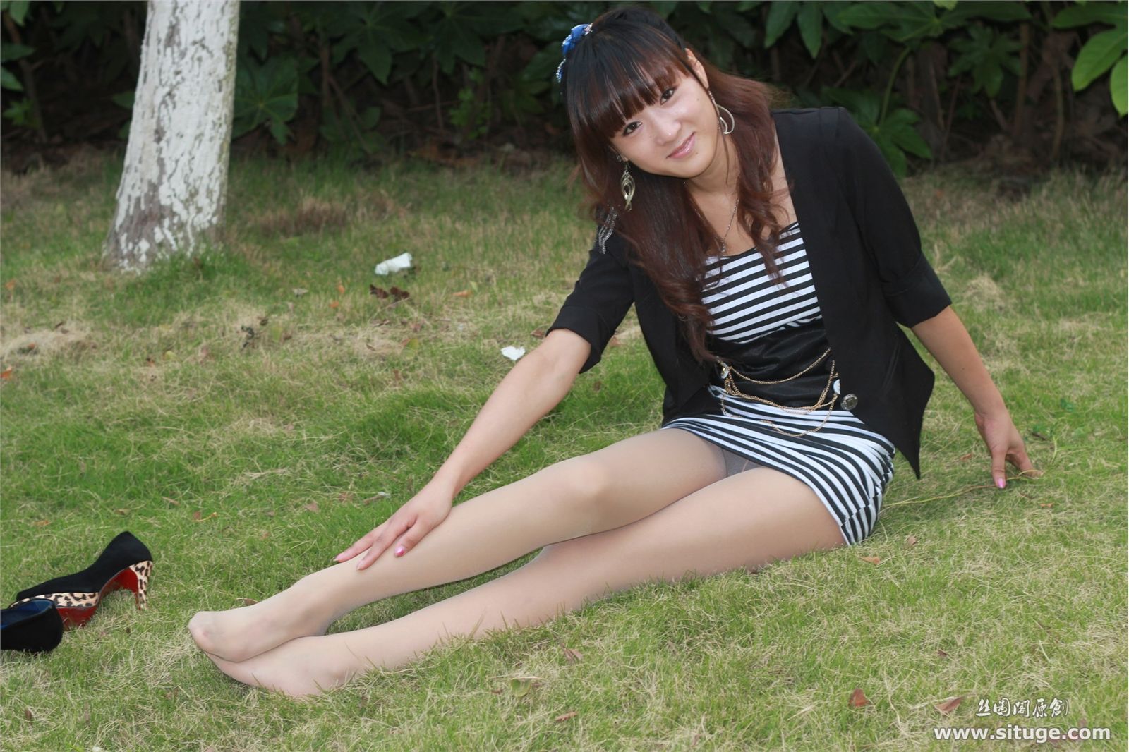 丝图阁丝袜美女野外写真 STGNo.032 LeLe