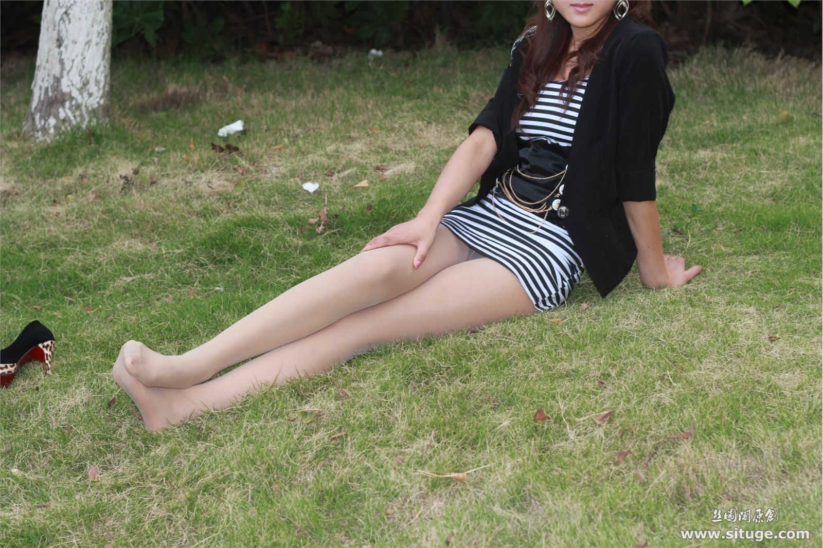 丝图阁丝袜美女野外写真 STGNo.032 LeLe