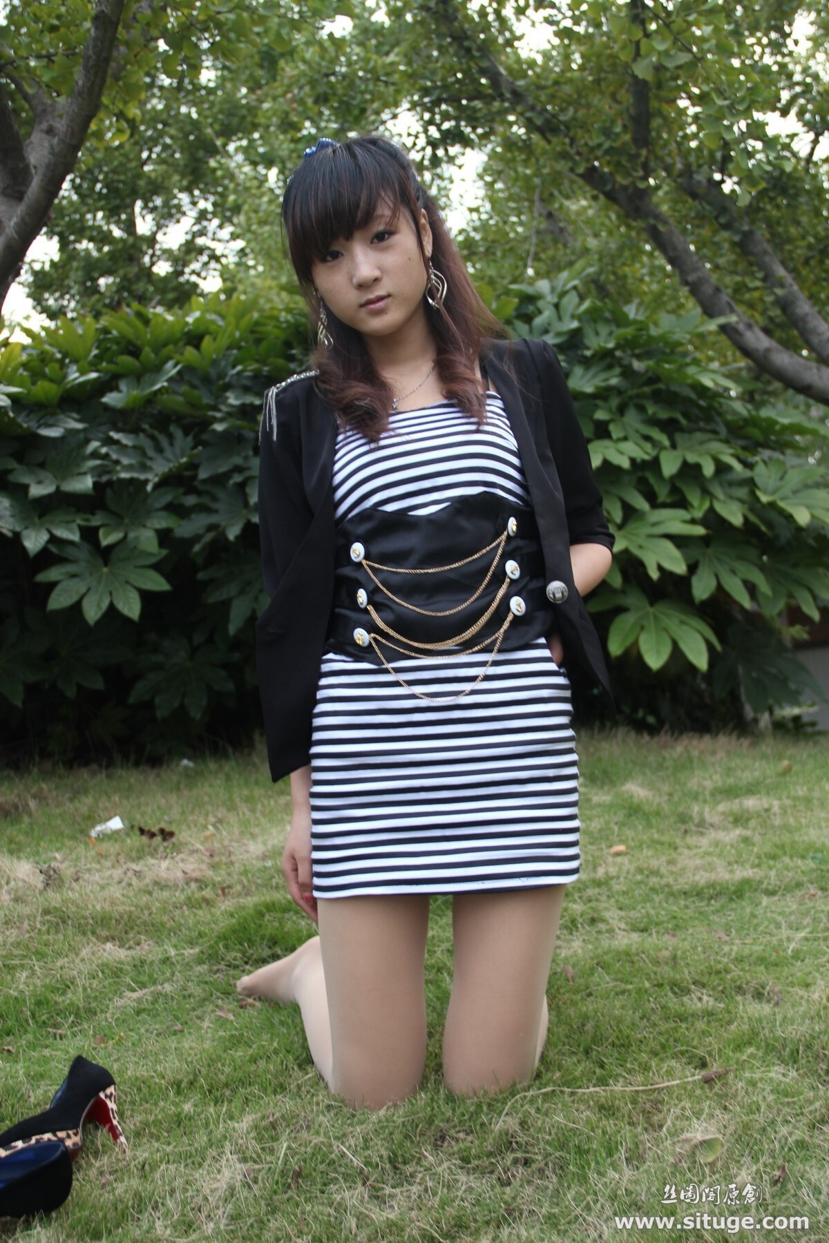 丝图阁丝袜美女野外写真 STGNo.032 LeLe