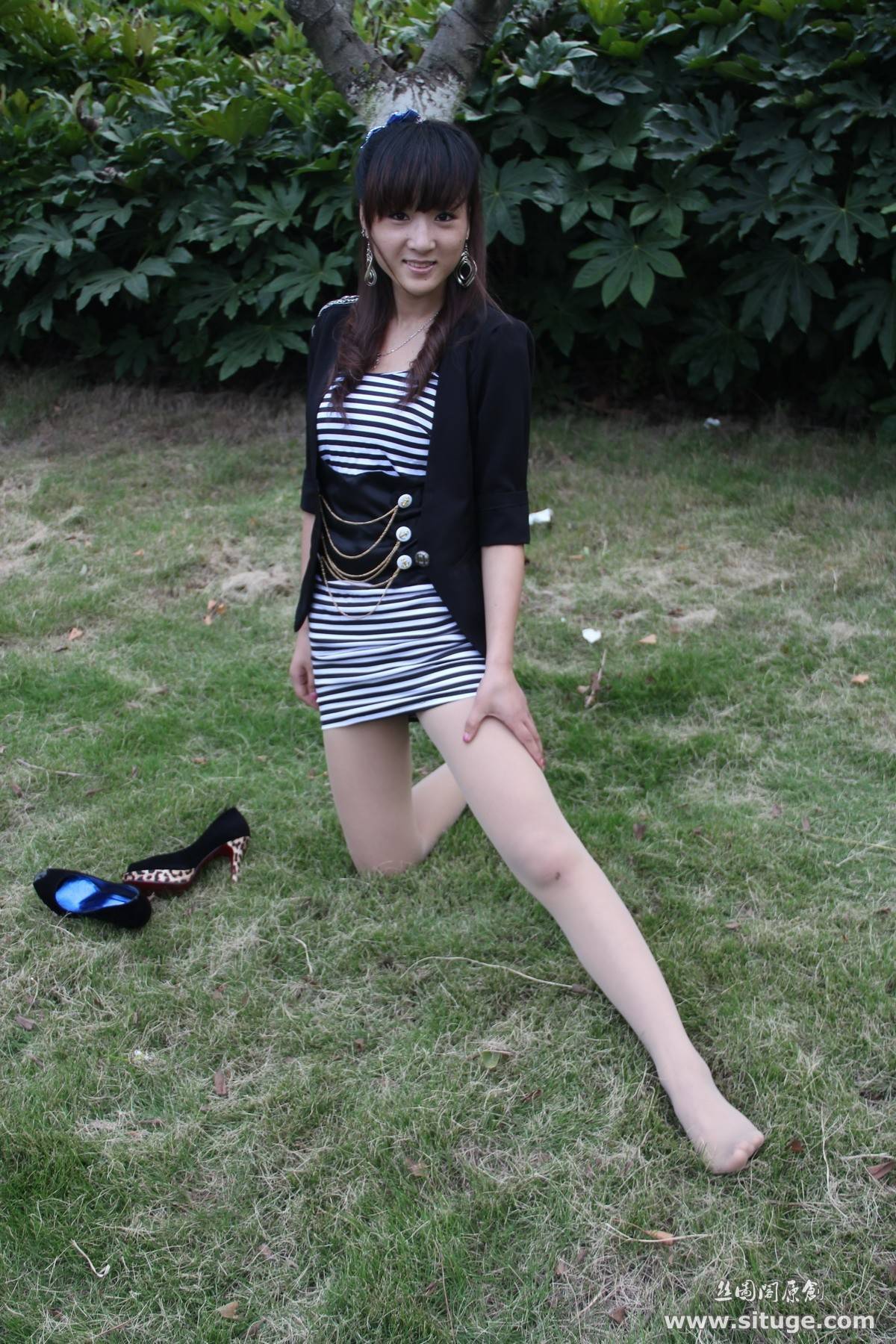 丝图阁丝袜美女野外写真 STGNo.032 LeLe