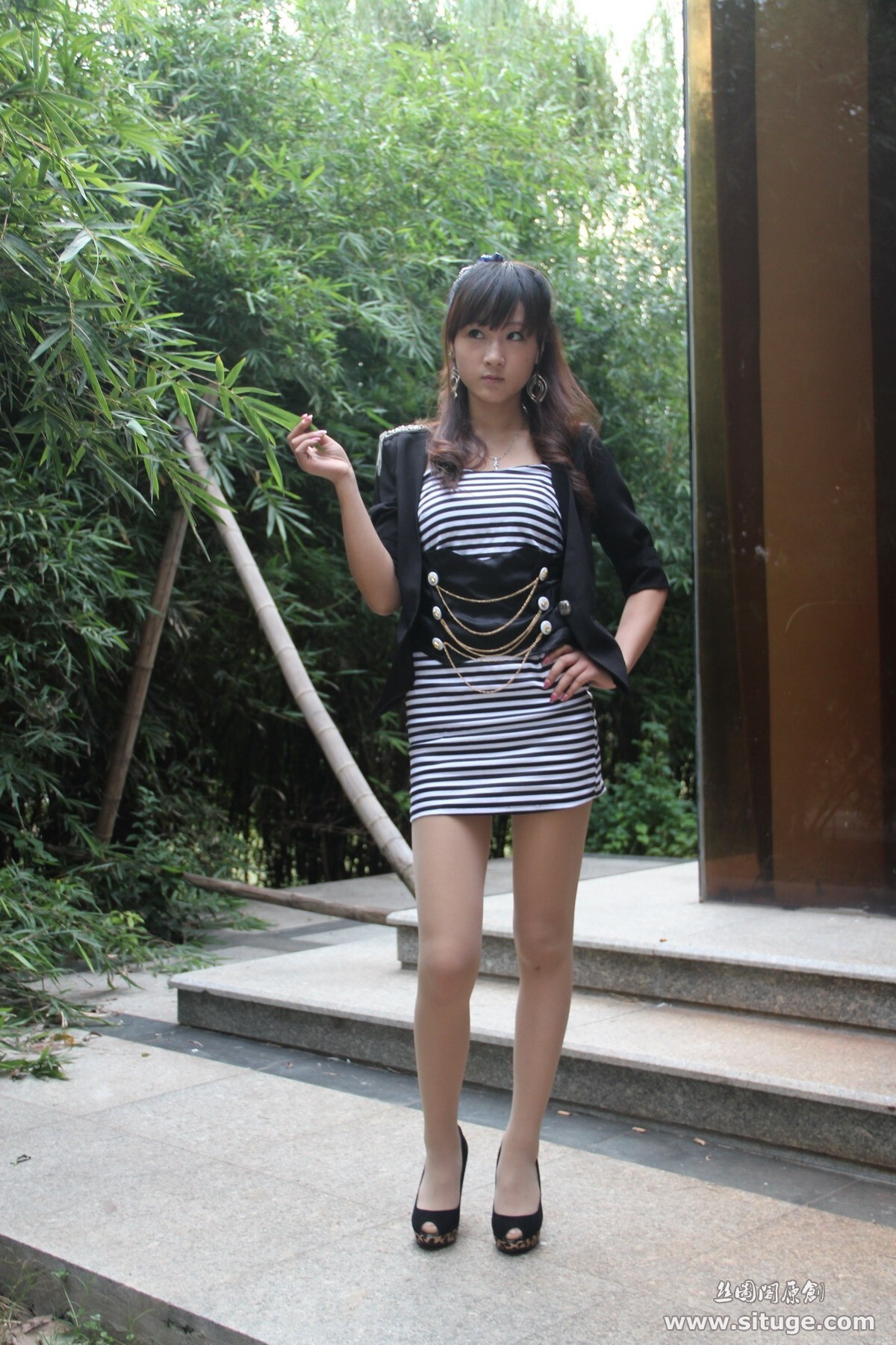 丝图阁丝袜美女野外写真 STGNo.032 LeLe