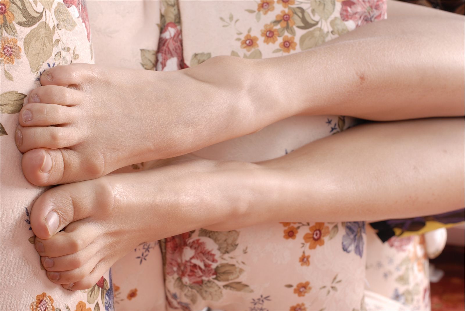 LT088-艾薇裸足图片 国产美女美足丝袜诱惑图片打包下载